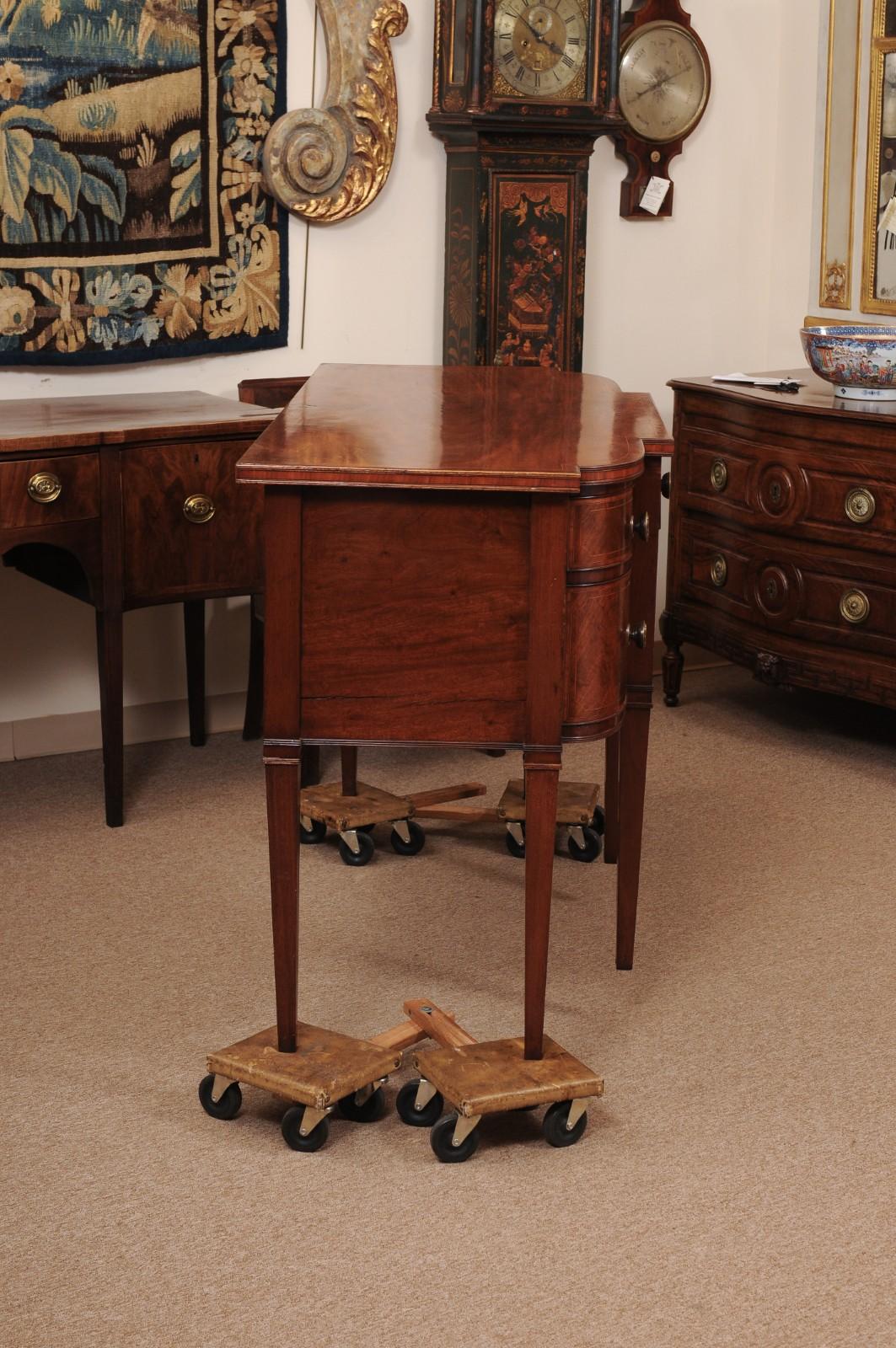 Englisches Mahagoni-Bowfront-Sideboard aus dem 19. im Angebot 3