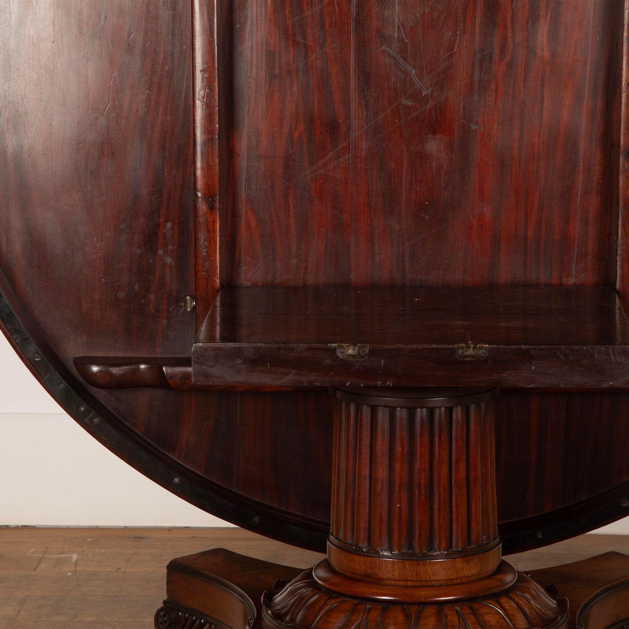 XIXe siècle Table centrale anglaise en acajou du 19ème siècle en vente