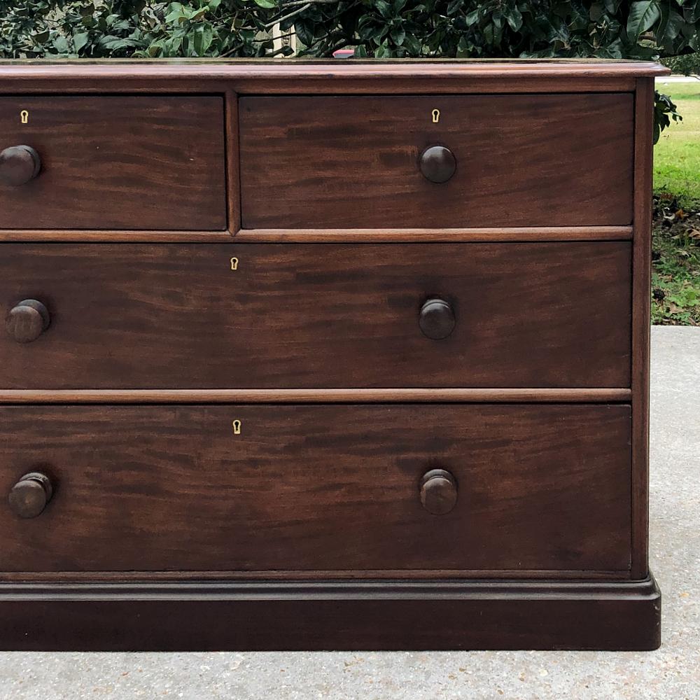 19th Century English Mahogany Chest of Drawers by Hobbs & Co. 4