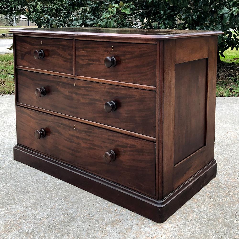 Edwardian 19th Century English Mahogany Chest of Drawers by Hobbs & Co.