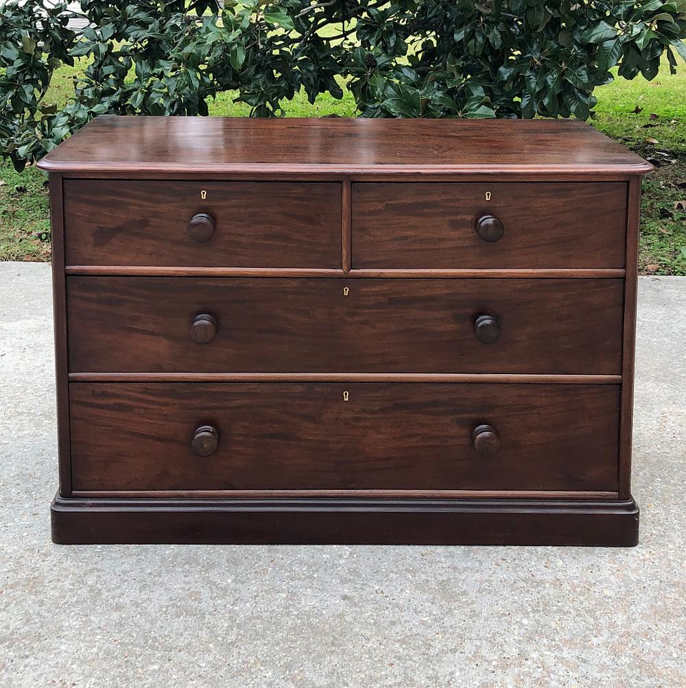 19th Century English Mahogany Chest of Drawers by Hobbs & Co. In Good Condition In Dallas, TX