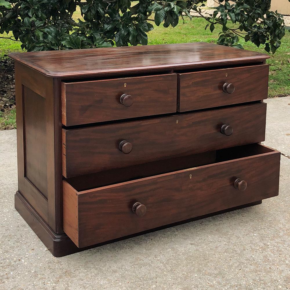 19th Century English Mahogany Chest of Drawers by Hobbs & Co. 1