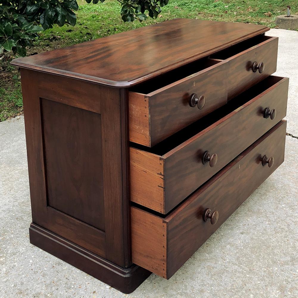 19th Century English Mahogany Chest of Drawers by Hobbs & Co. 2