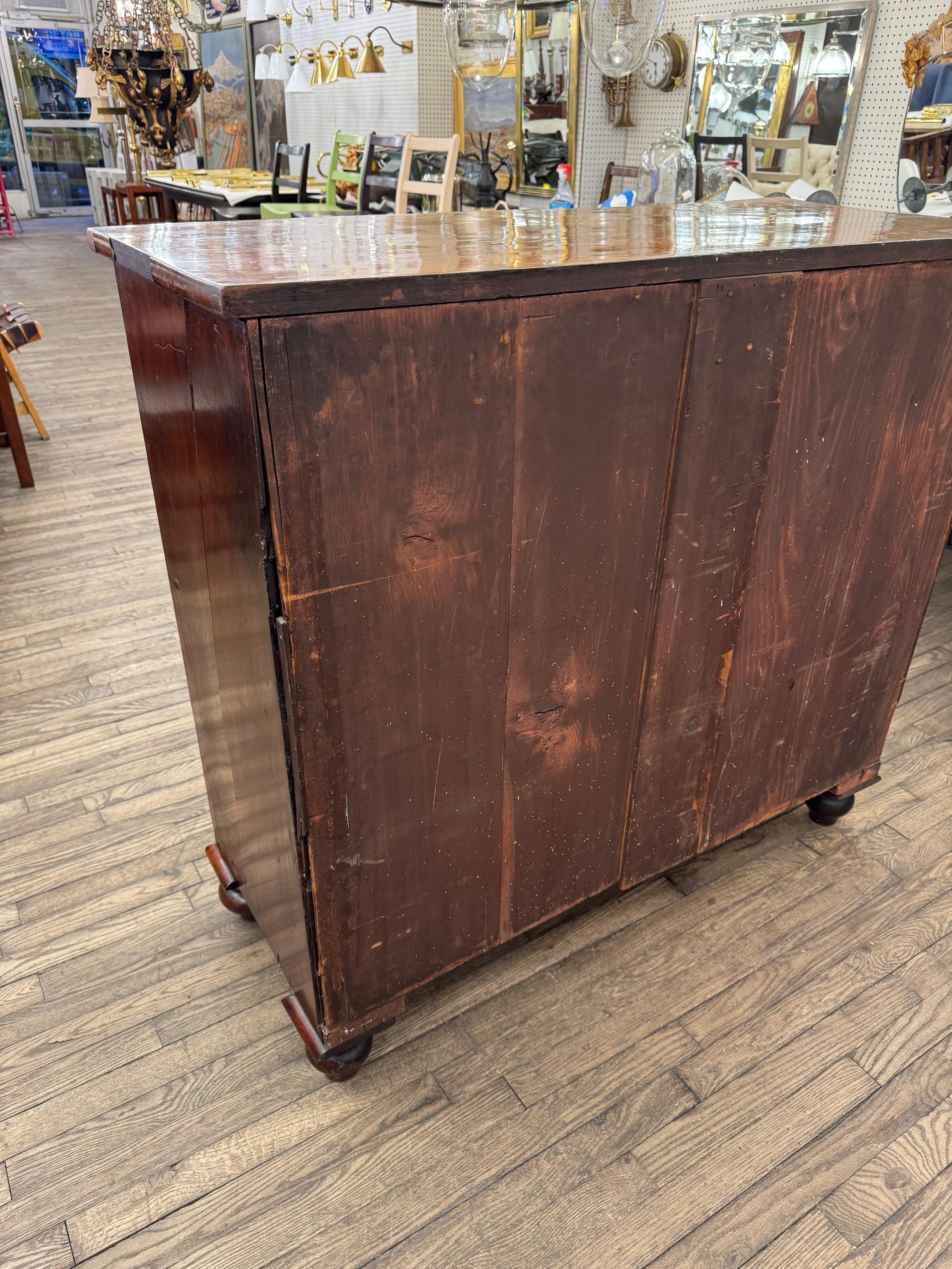 Commode en acajou anglais du 19e siècle en vente 4