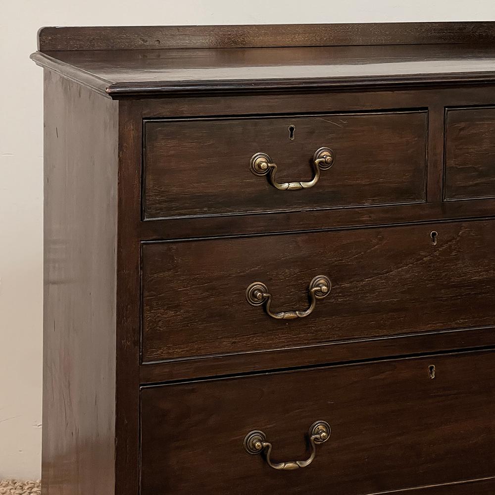 19th Century English Mahogany Chest of Drawers For Sale 4