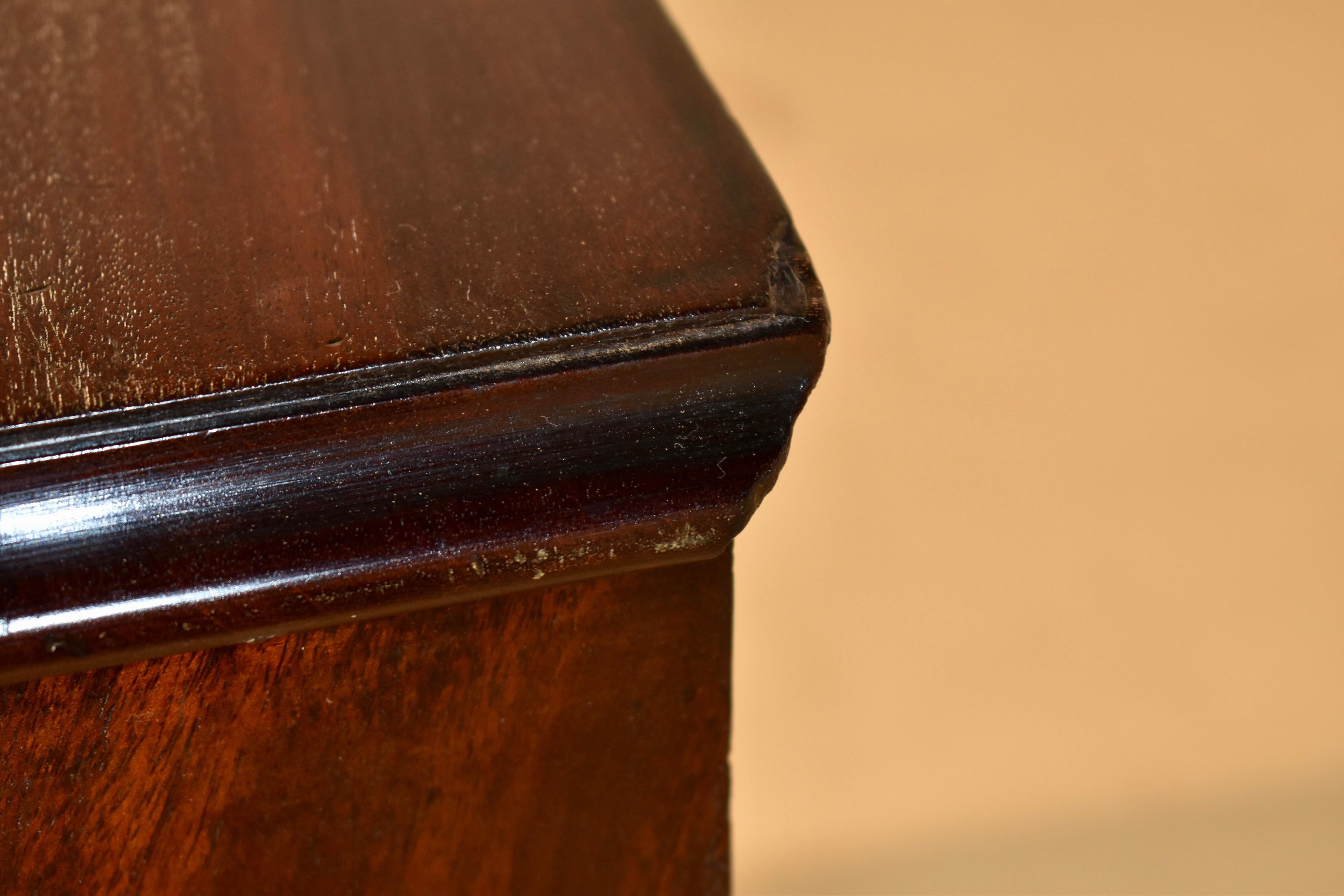 19th Century English Mahogany Chest of Drawers For Sale 6