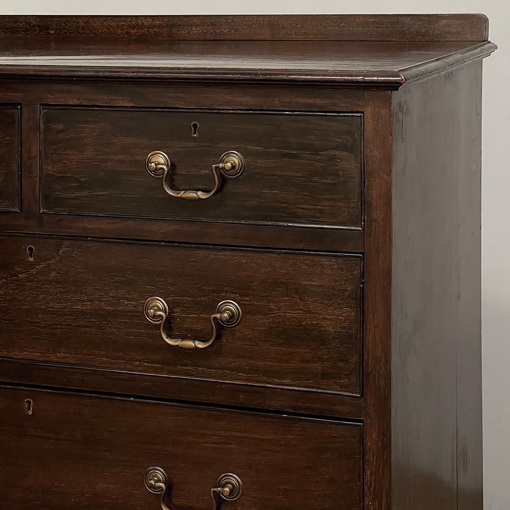 19th Century English Mahogany Chest of Drawers For Sale 8