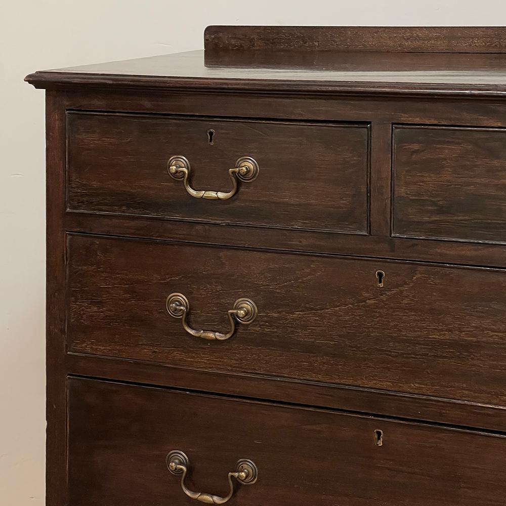 19th Century English Mahogany Chest of Drawers For Sale 10