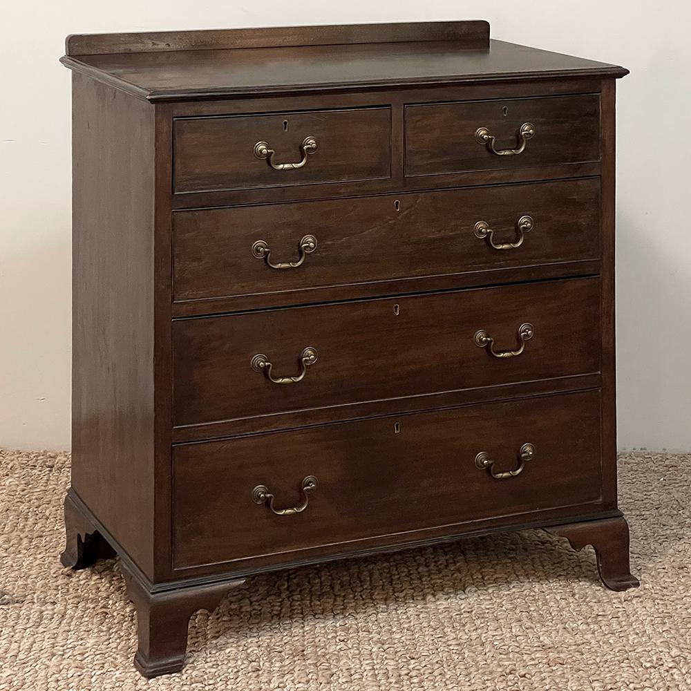 Hand-Crafted 19th Century English Mahogany Chest of Drawers For Sale
