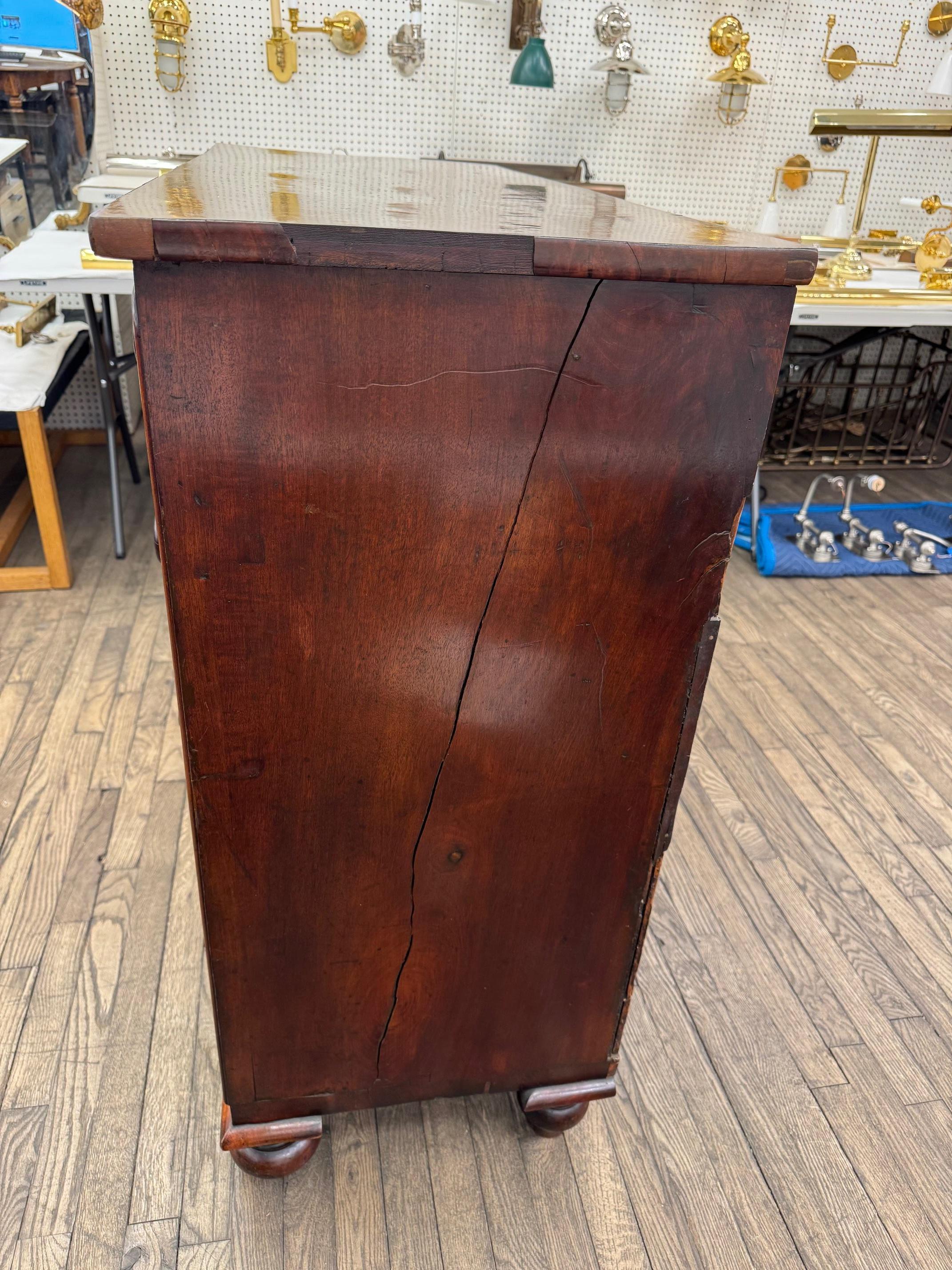 XIXe siècle Commode en acajou anglais du 19e siècle en vente