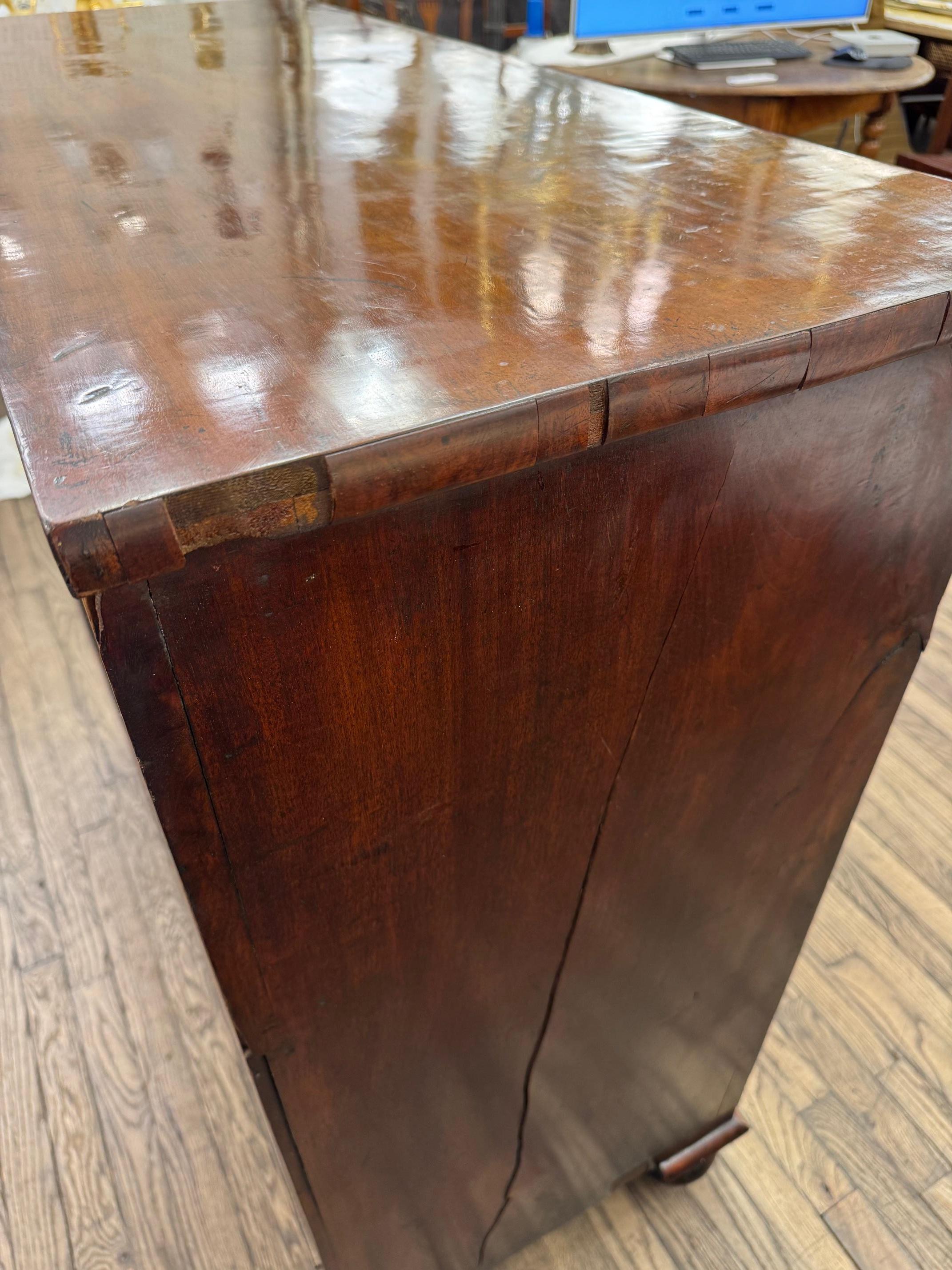 Commode en acajou anglais du 19e siècle en vente 1