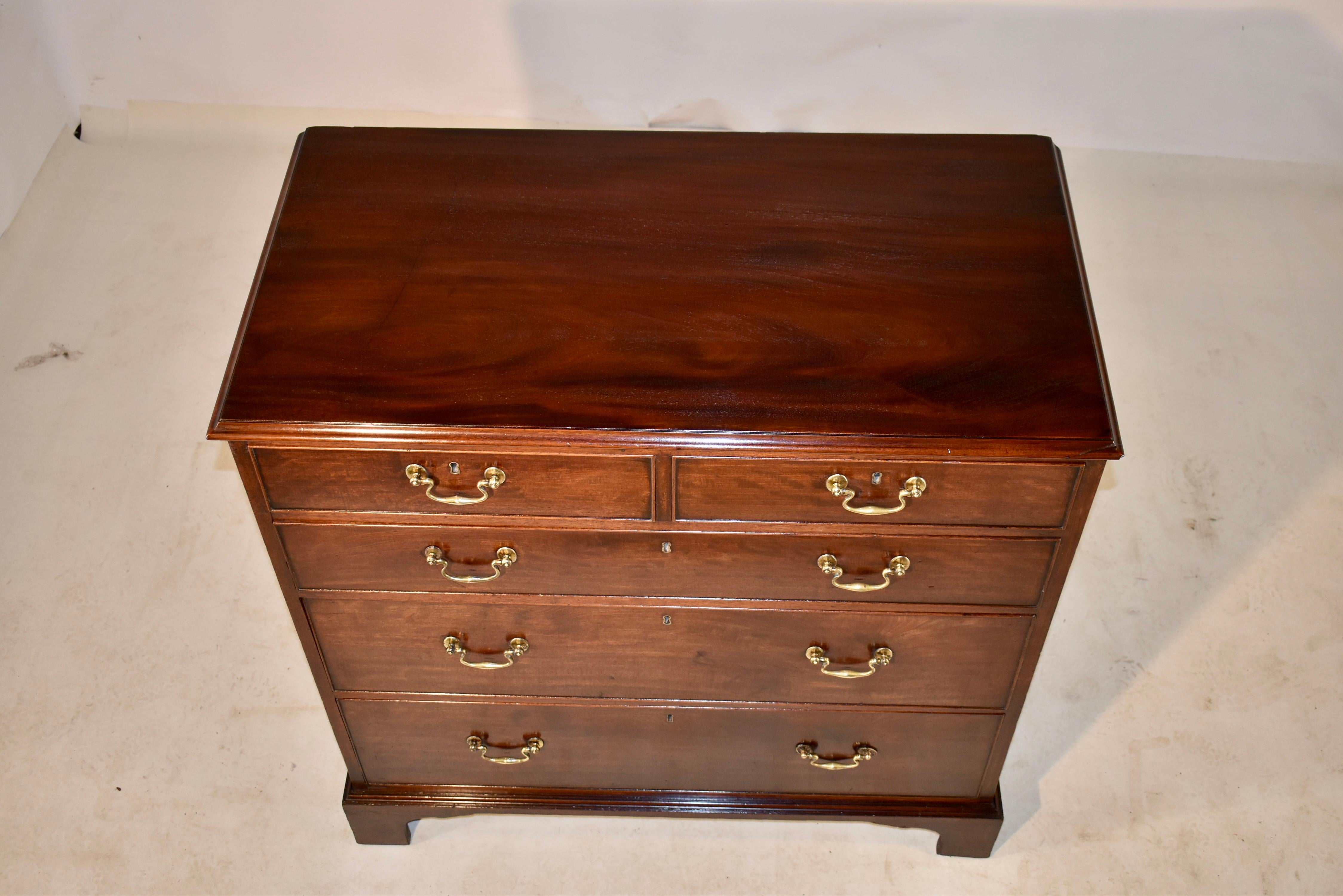 19th Century English Mahogany Chest of Drawers For Sale 3