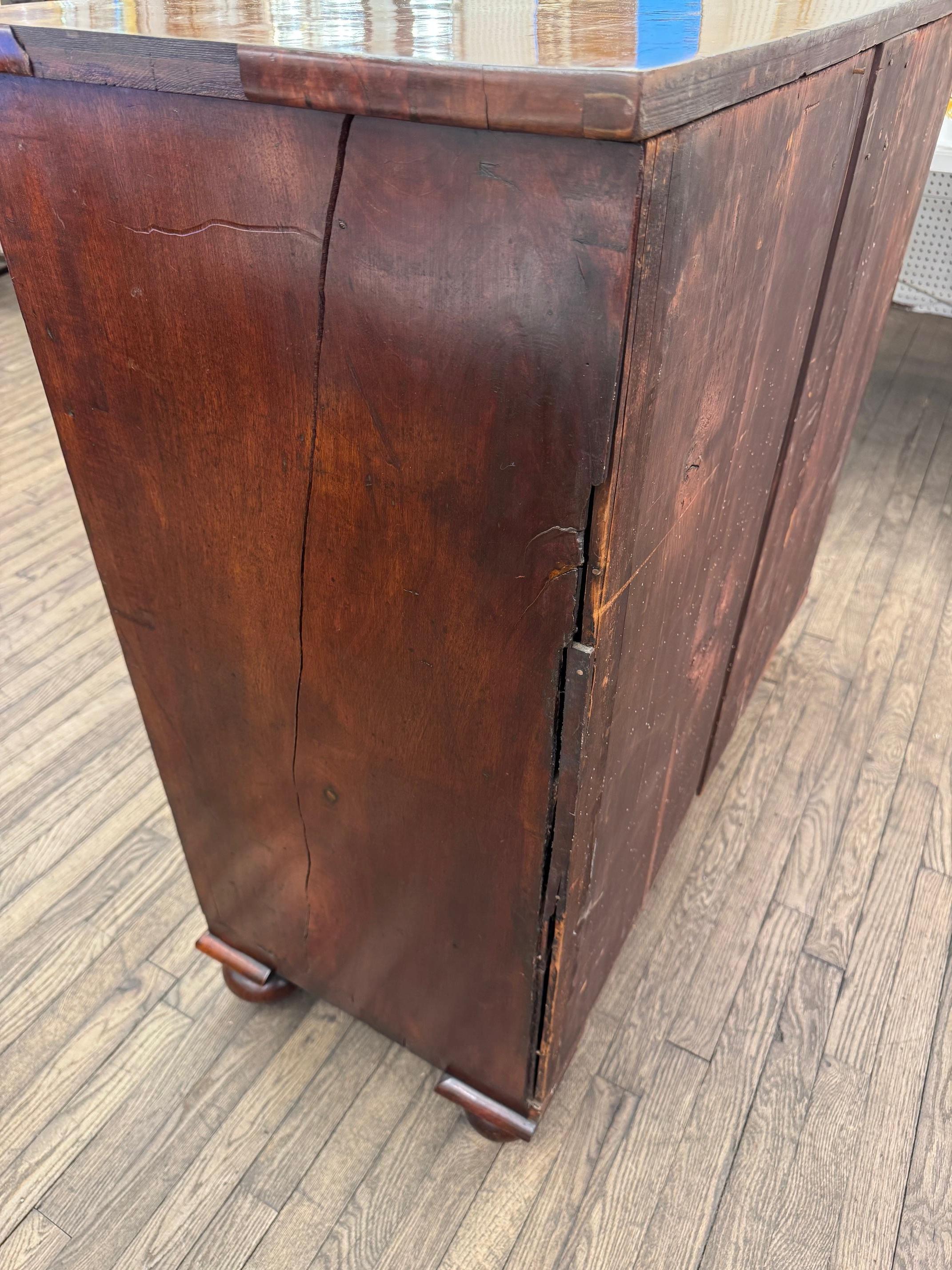 Commode en acajou anglais du 19e siècle en vente 3