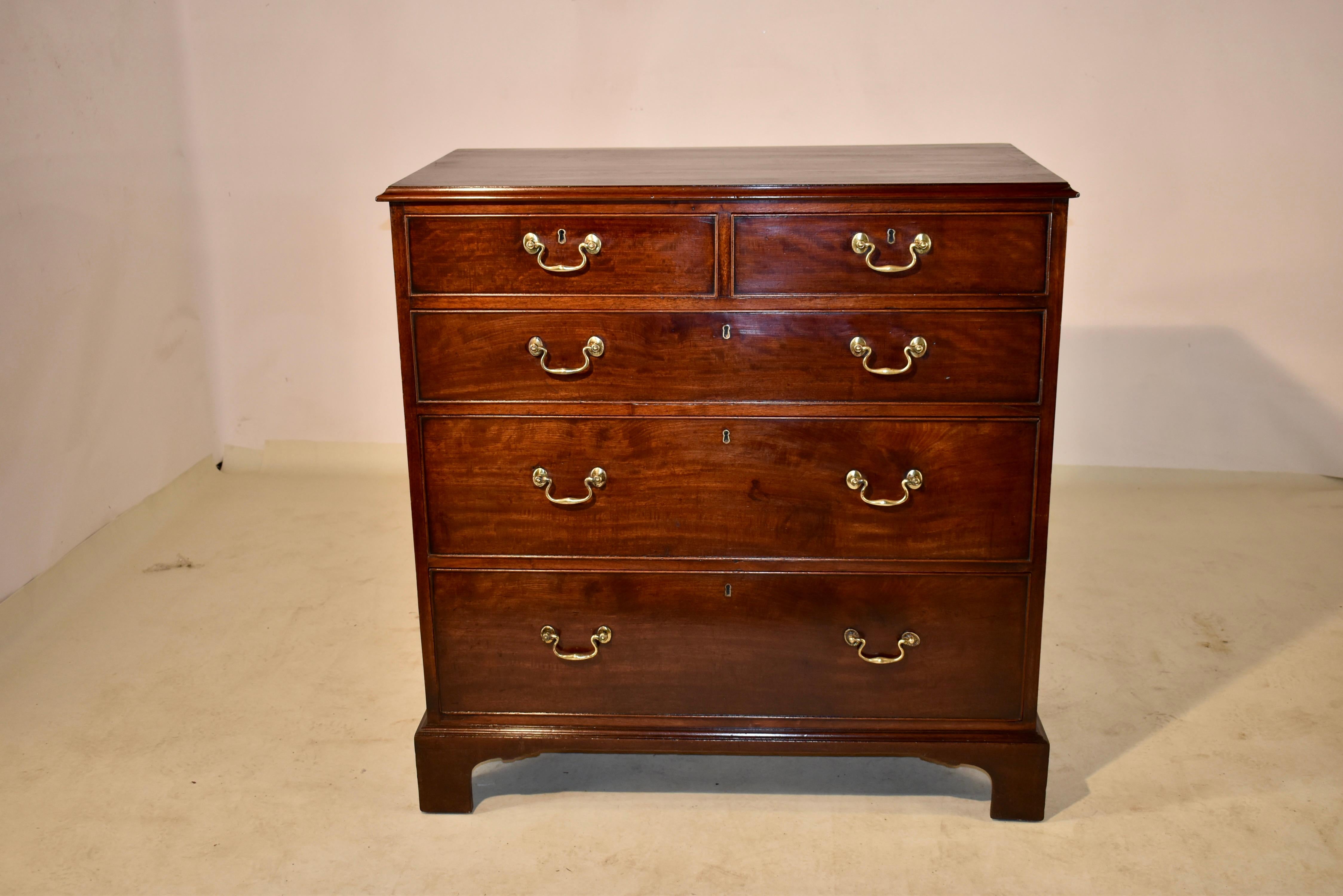 19th Century English Mahogany Chest of Drawers For Sale 4