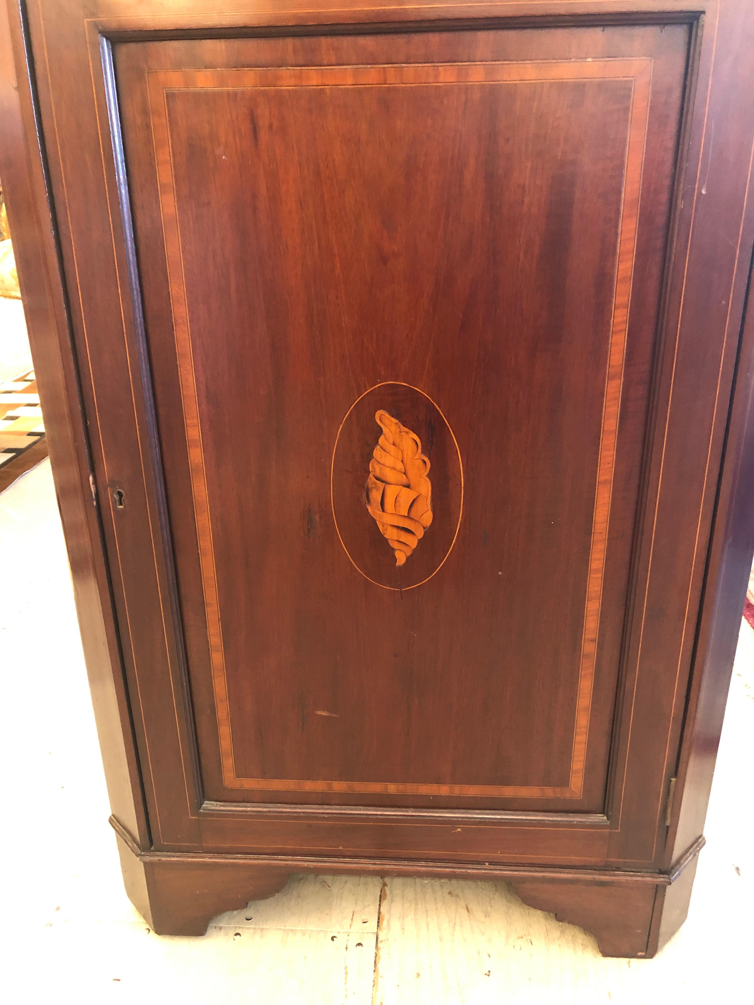 19th Century English Mahogany Chippendale Corner Cabinet Cupboard For Sale 2