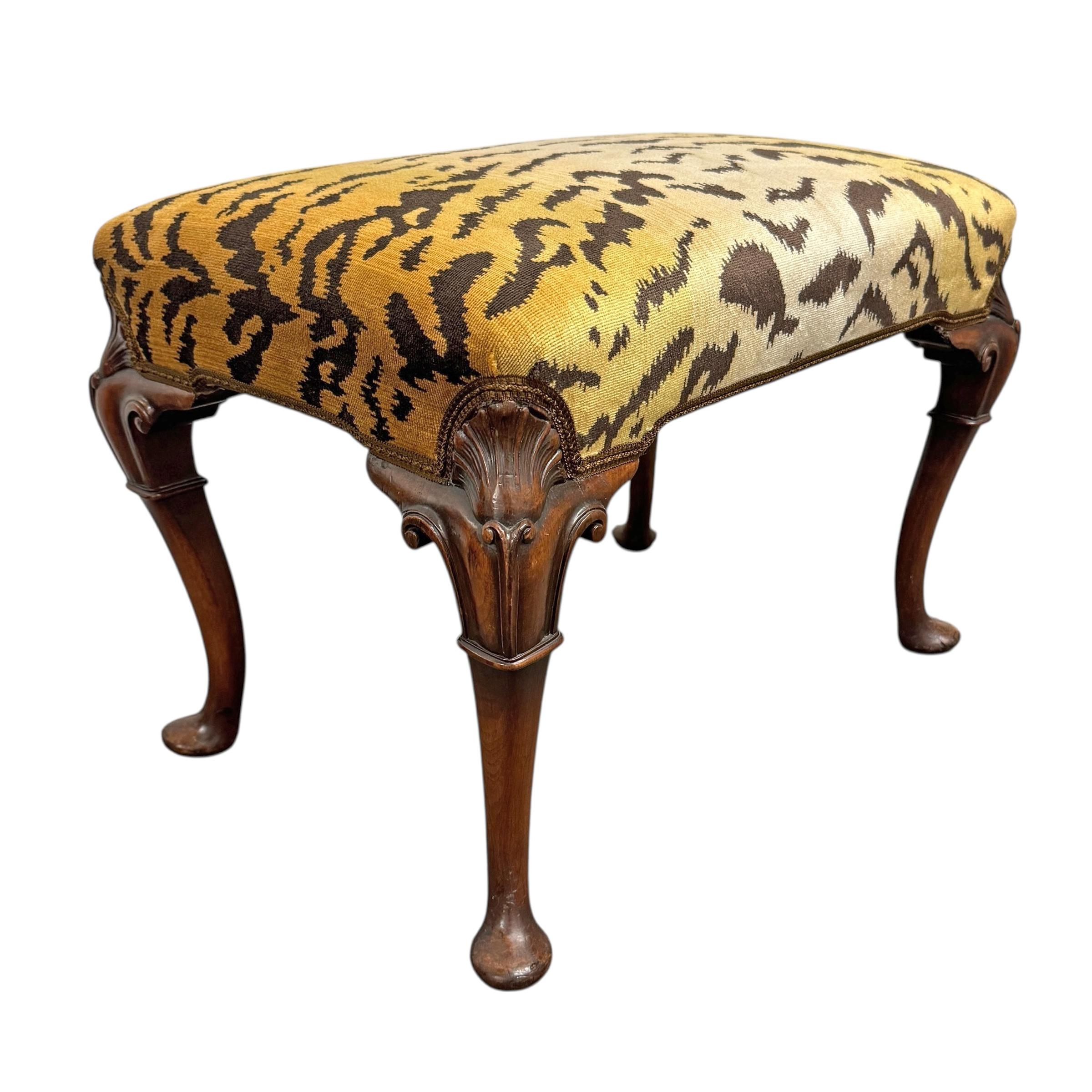 Sculpté à la main Banc de style Chippendale en acajou anglais du 19e siècle en vente