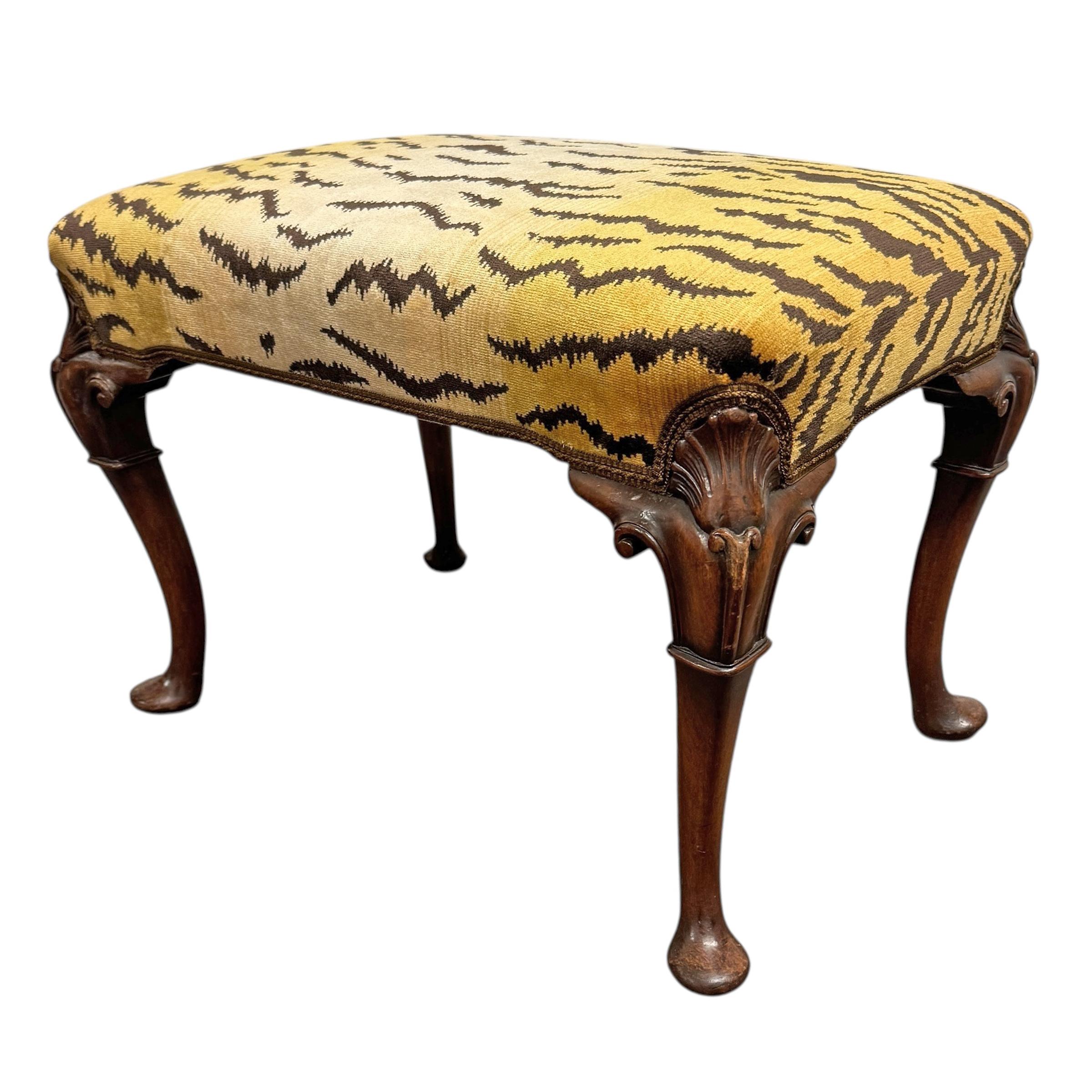 XIXe siècle Banc de style Chippendale en acajou anglais du 19e siècle en vente