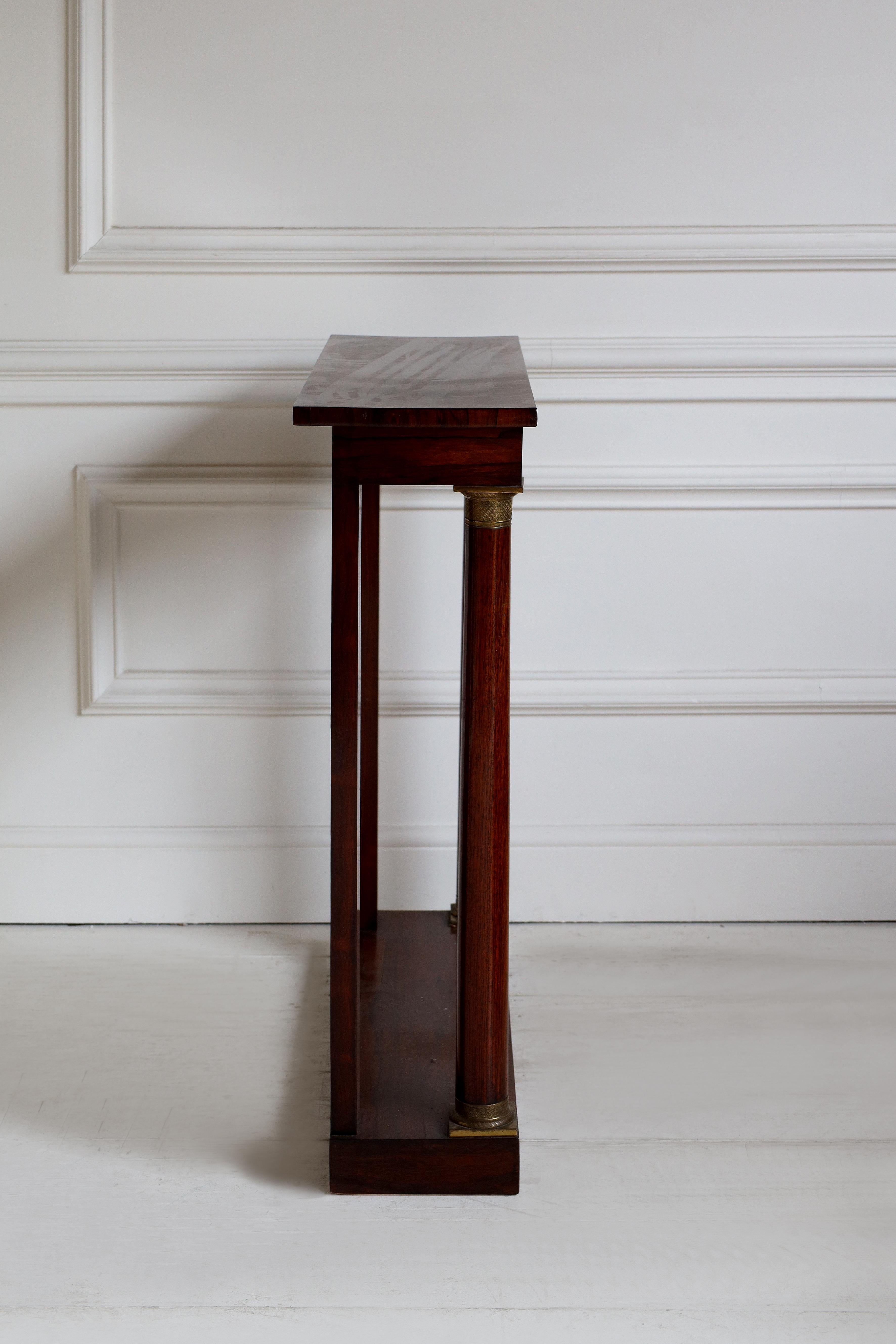 English mahogany small console from circa 19th Century.


