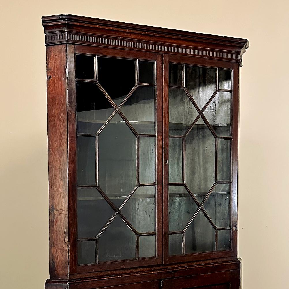 19th Century English Mahogany Corner Bookcase ~ Curio Cabinet For Sale 3