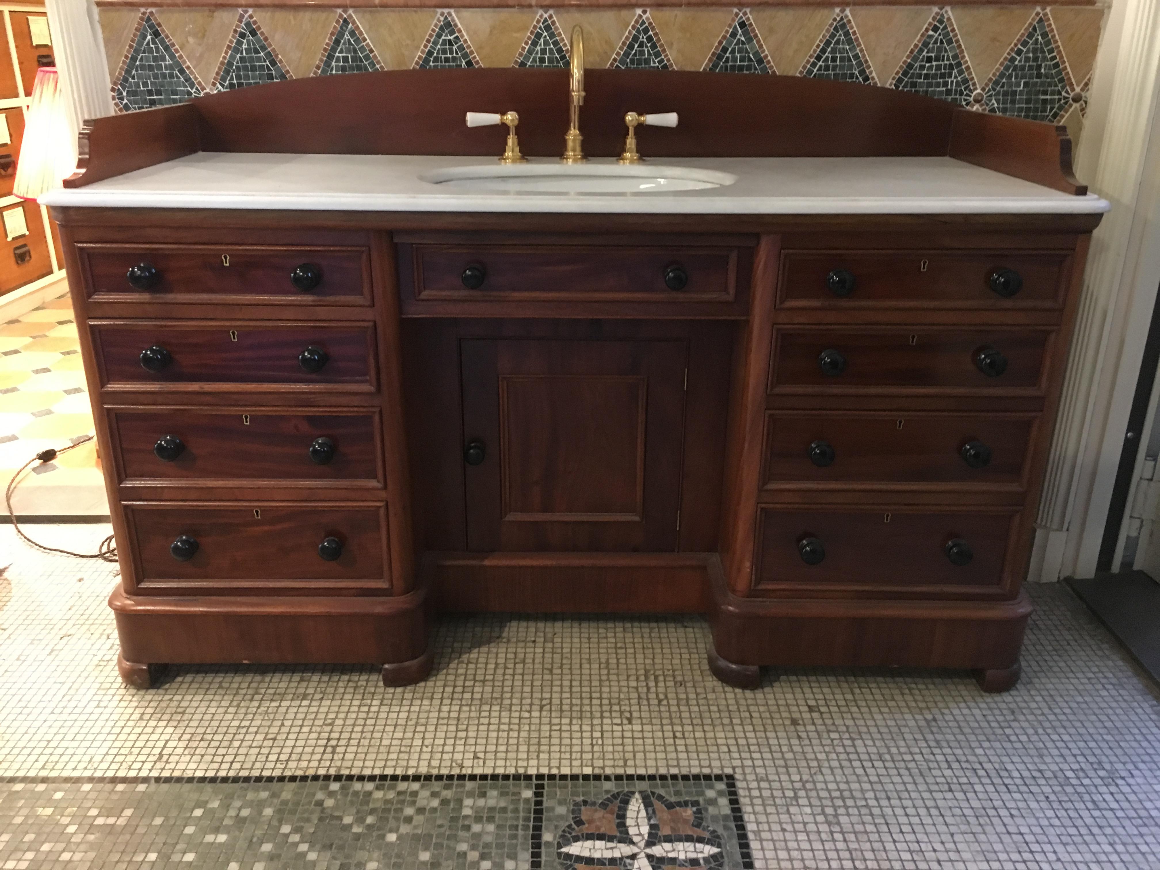 19th century English mahogany cupboard sink with Carrara Marble Top, 1890s
Measures: Depth cm. 56, Width cm. 150, Height cm. 82, Total Height cm. 97
(The faucets you can see on the sink are from 