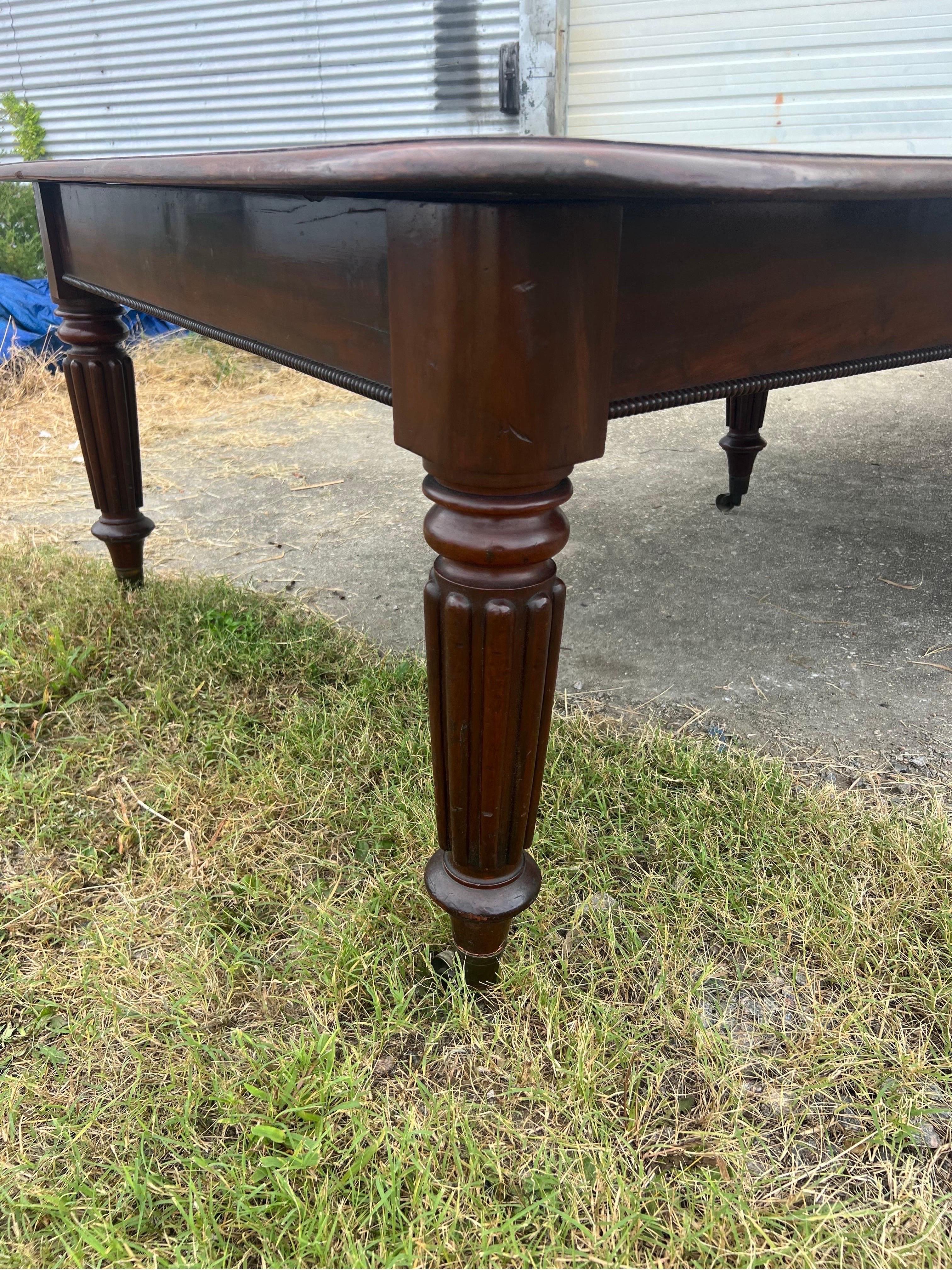19th Century English Mahogany Dining Table, likely by Gillows For Sale 5