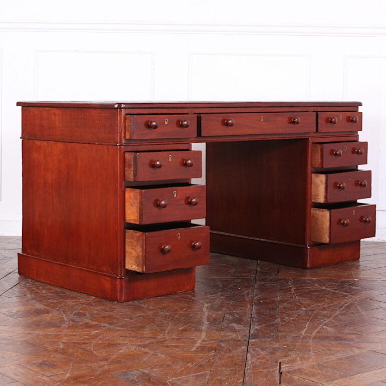 Englischer Mahagoni-Doppelsockel-Schreibtisch aus dem 19. Jahrhundert im Angebot 2