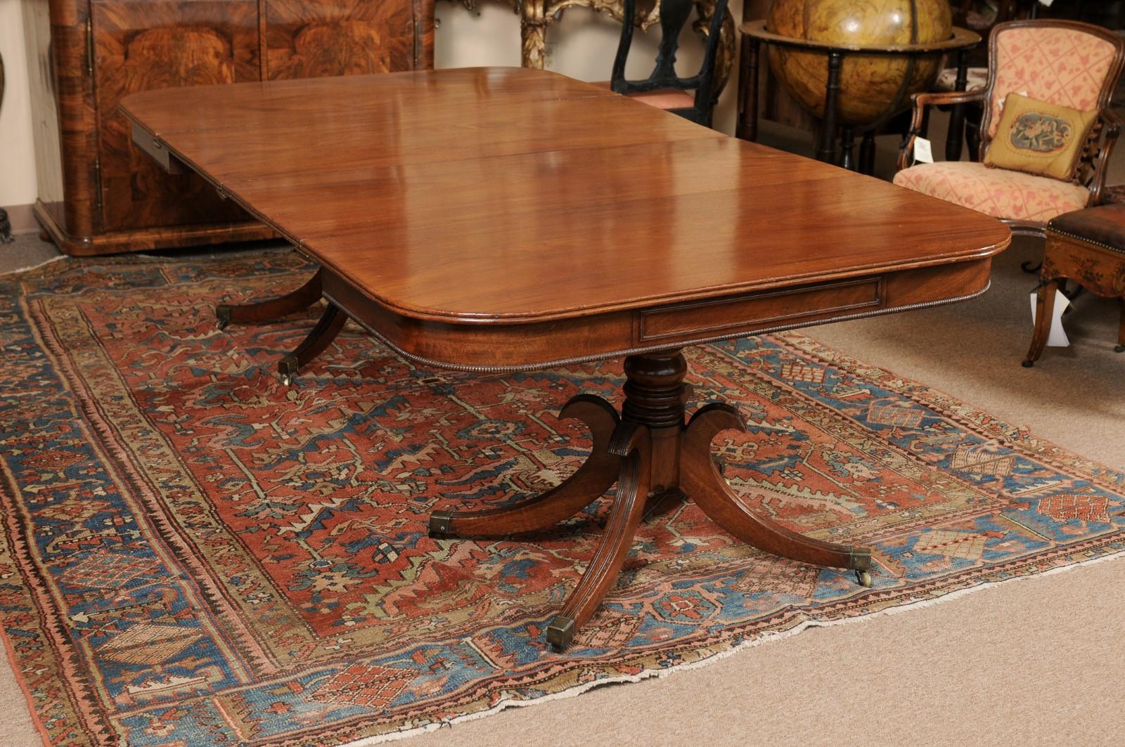 19th Century English Mahogany Double Pedestal Dining Table with 2 Leaves & Brass For Sale 4