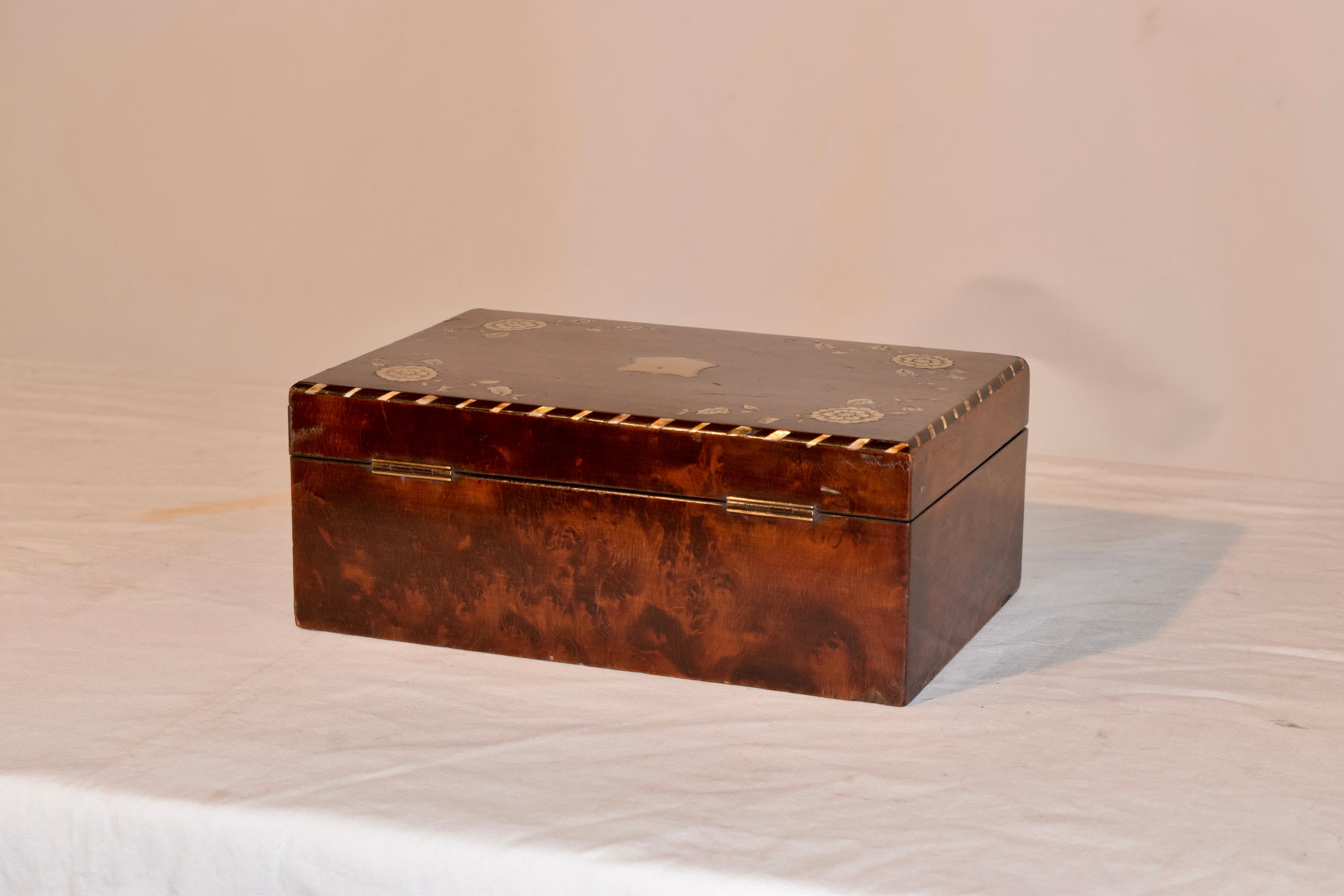 19th Century English Mahogany Dresser Box In Good Condition In High Point, NC