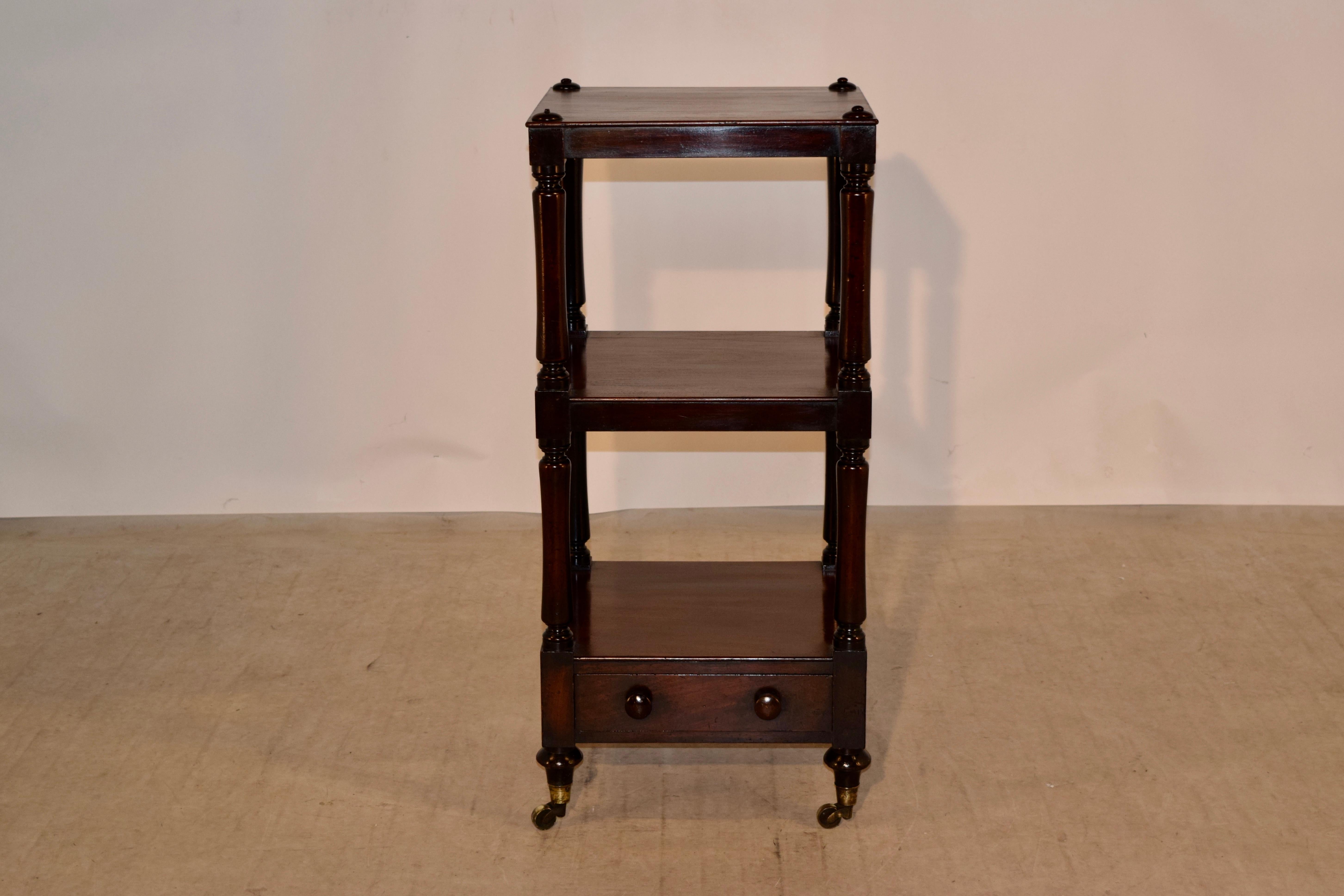 19th Century English Mahogany Étagère In Good Condition In High Point, NC
