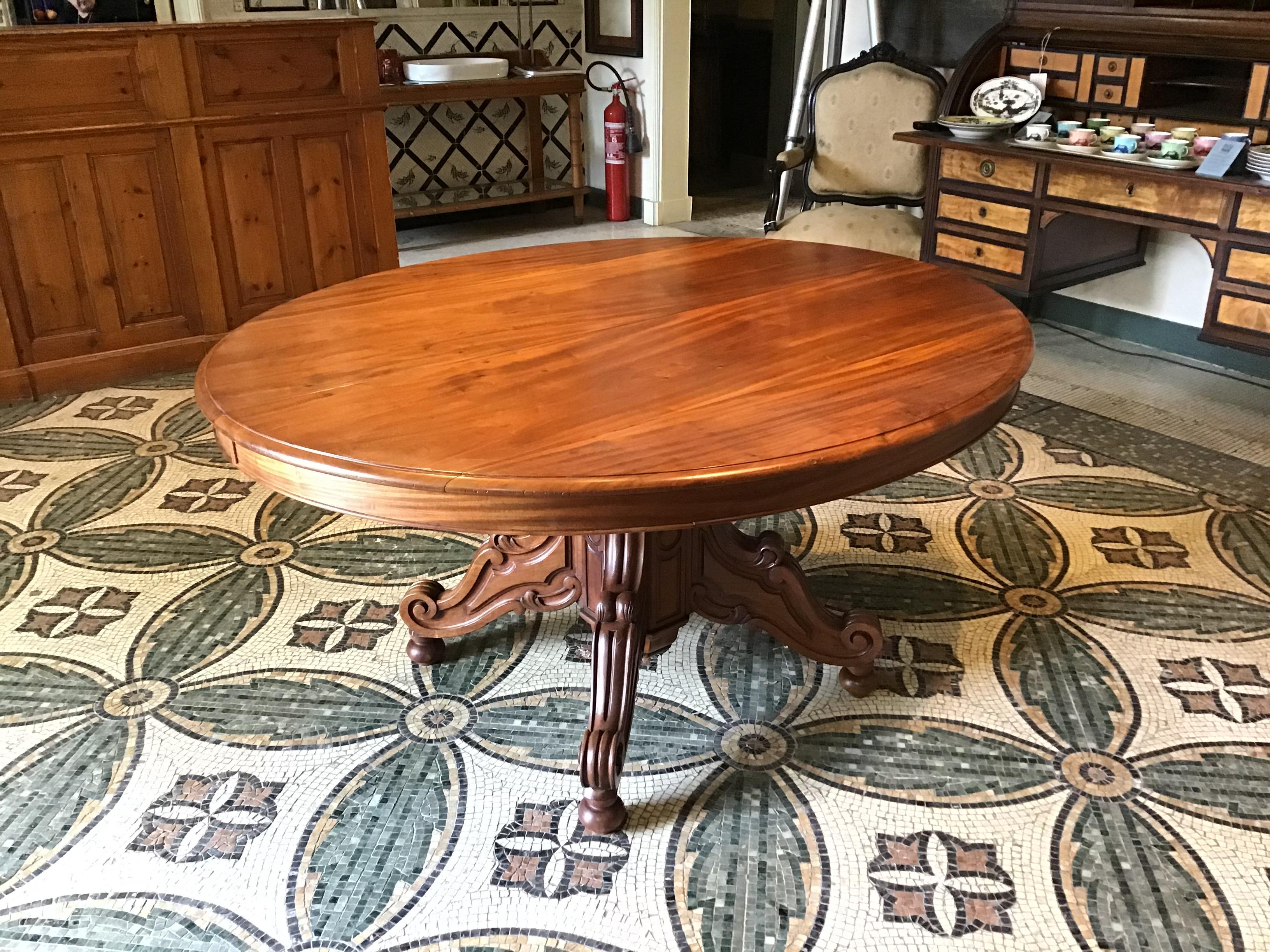 19th century English Mahogany extendible oval dining table, 1890s.
Measurements: Length from cm.125 to cm.440, Depth cm.146, Height cm.72