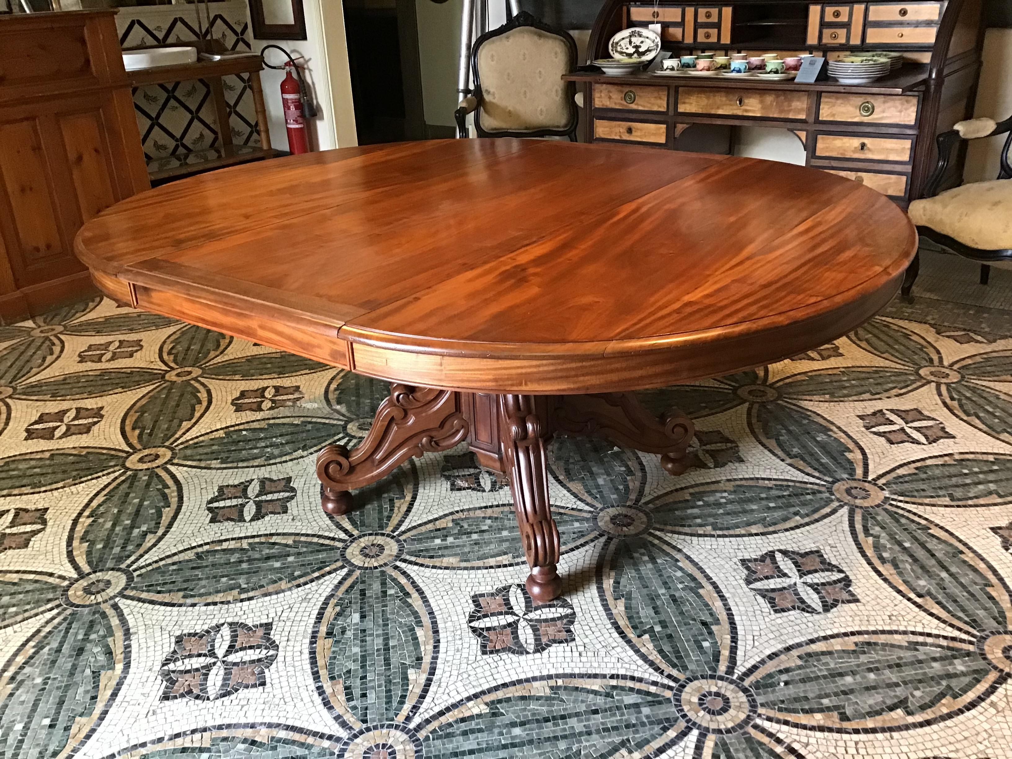 Late 19th Century 19th Century English Mahogany Extendible Oval Dining Table, 1890s