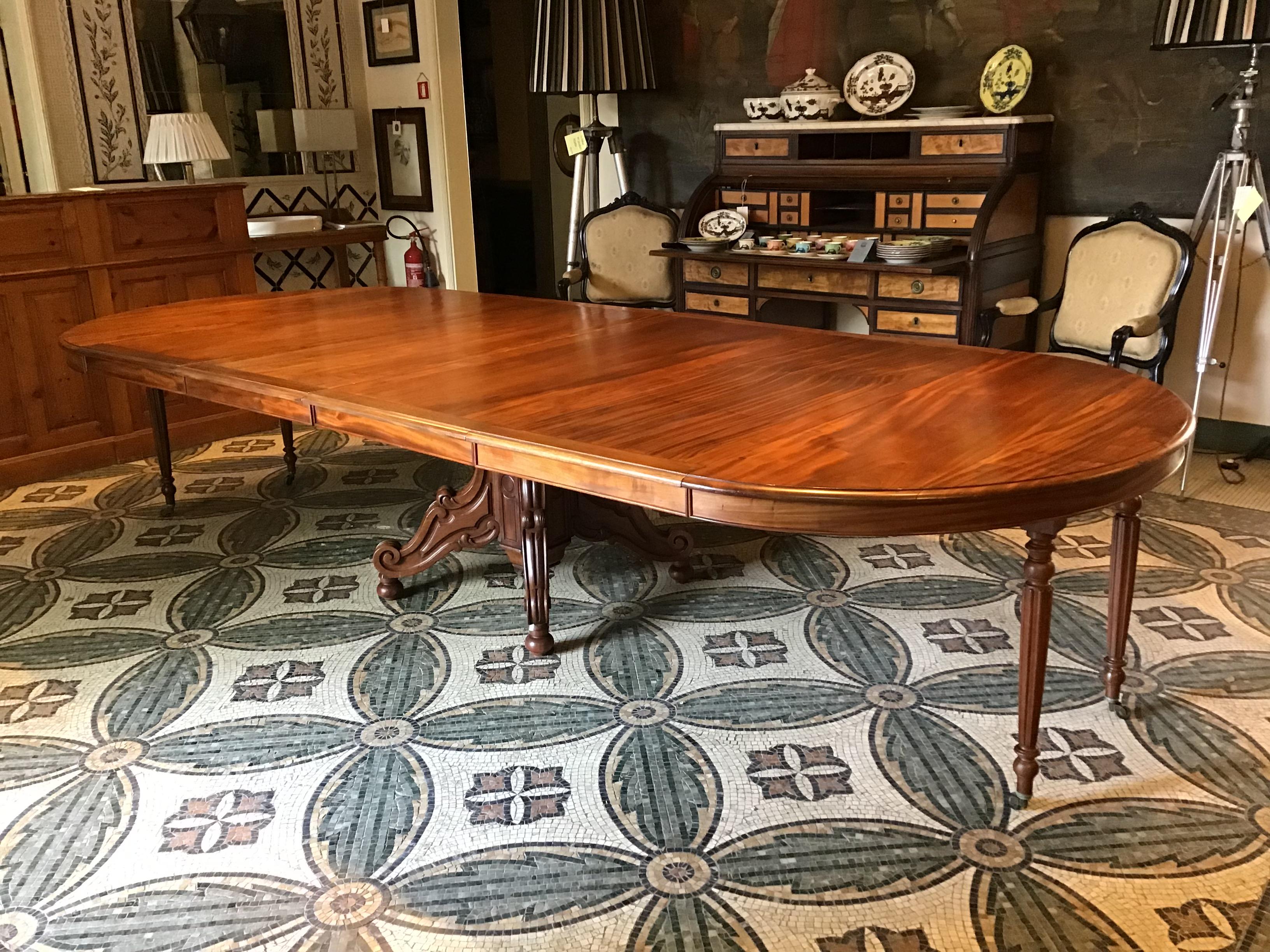 19th Century English Mahogany Extendible Oval Dining Table, 1890s 3