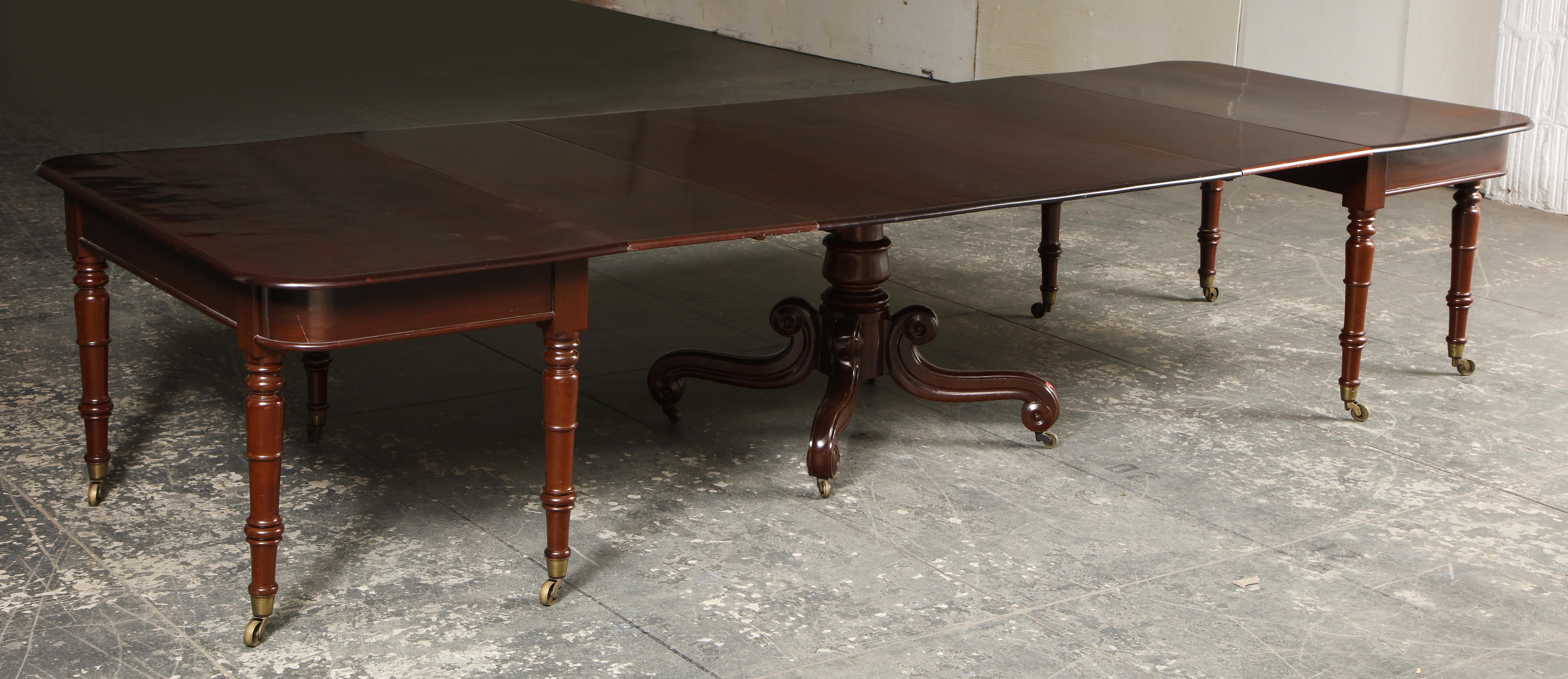 19th Century English Mahogany Extending Dining Table 6