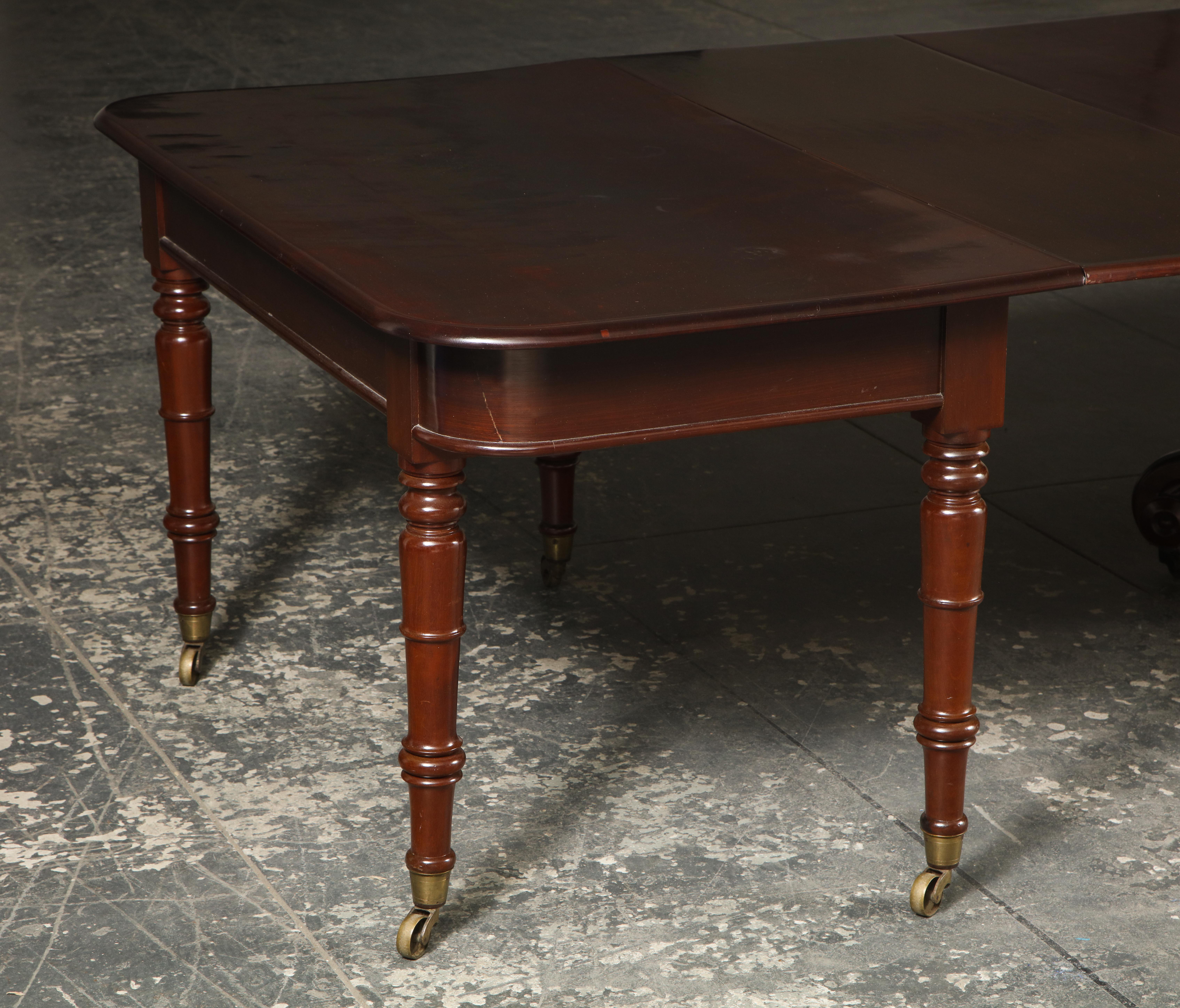 19th Century English Mahogany Extending Dining Table 7