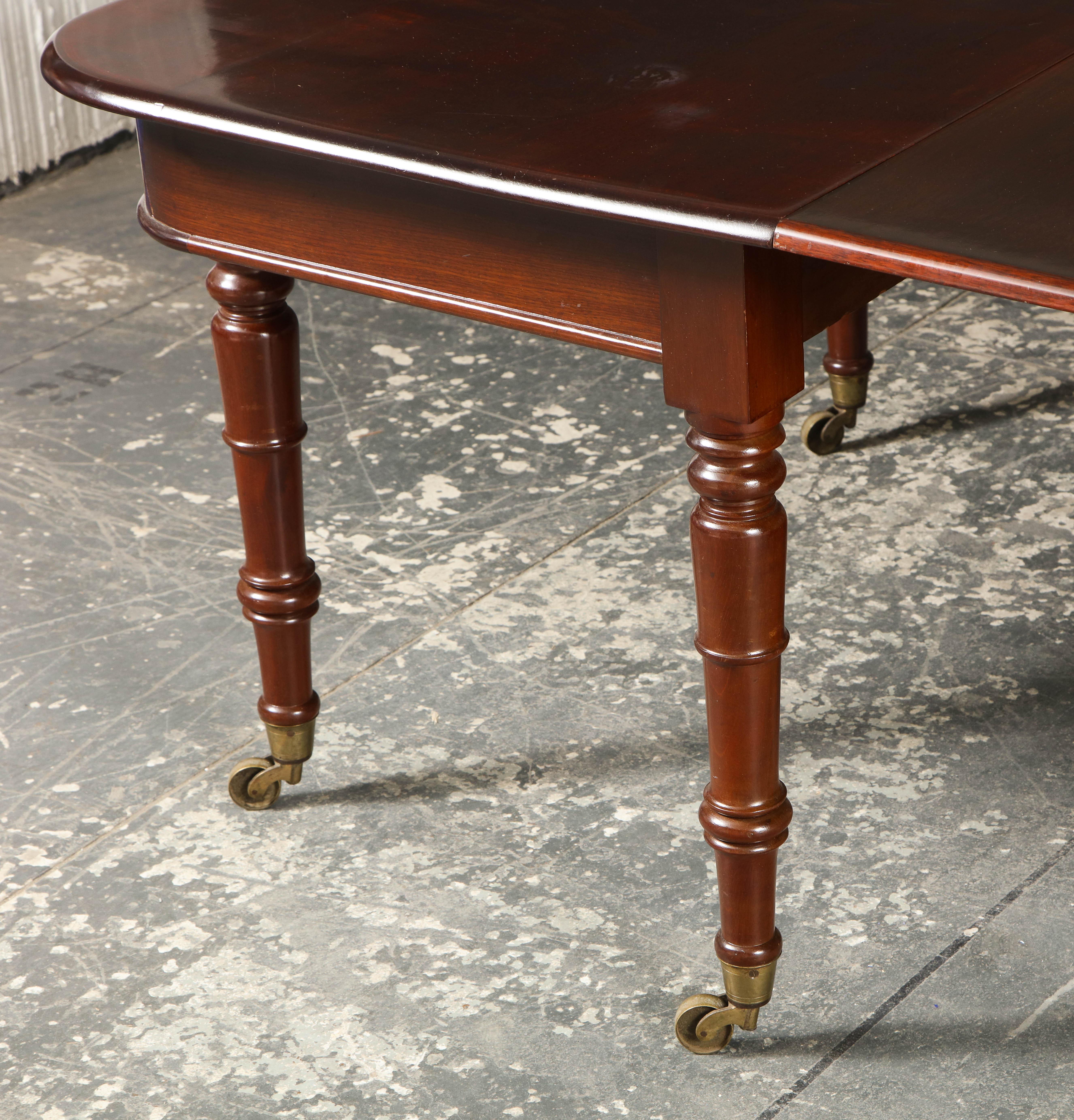 19th Century English Mahogany Extending Dining Table 1