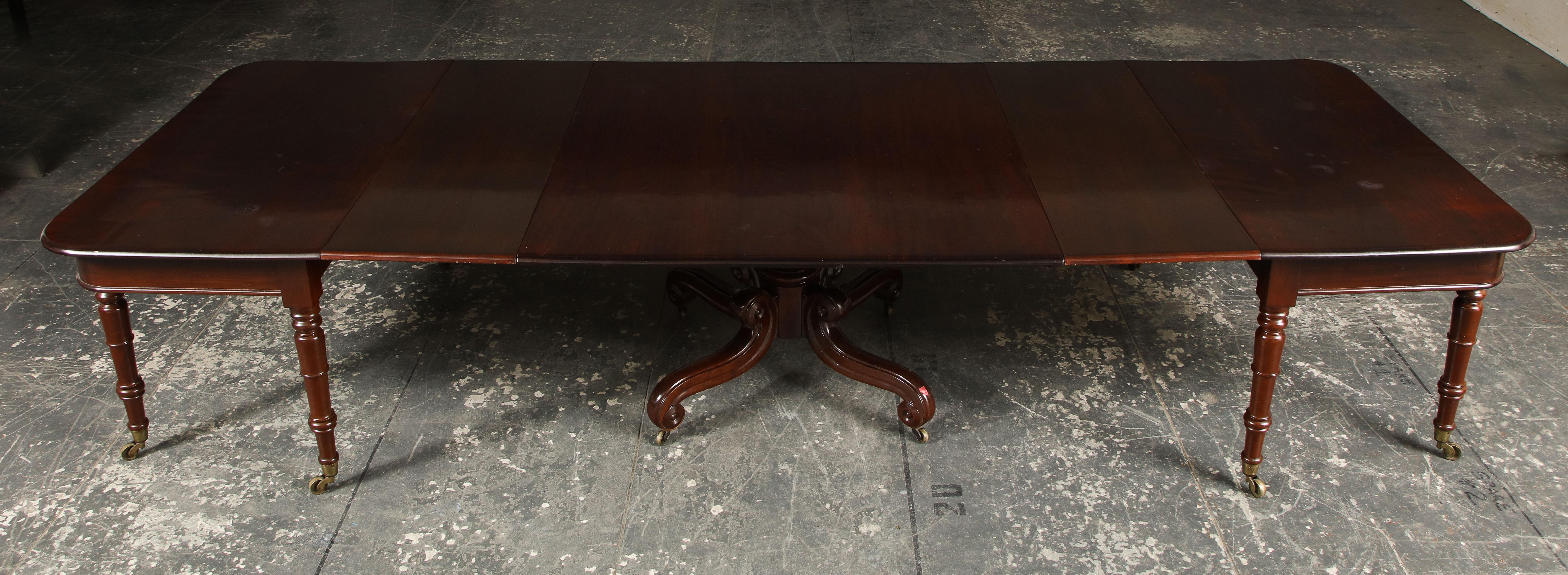 19th Century English Mahogany Extending Dining Table 5