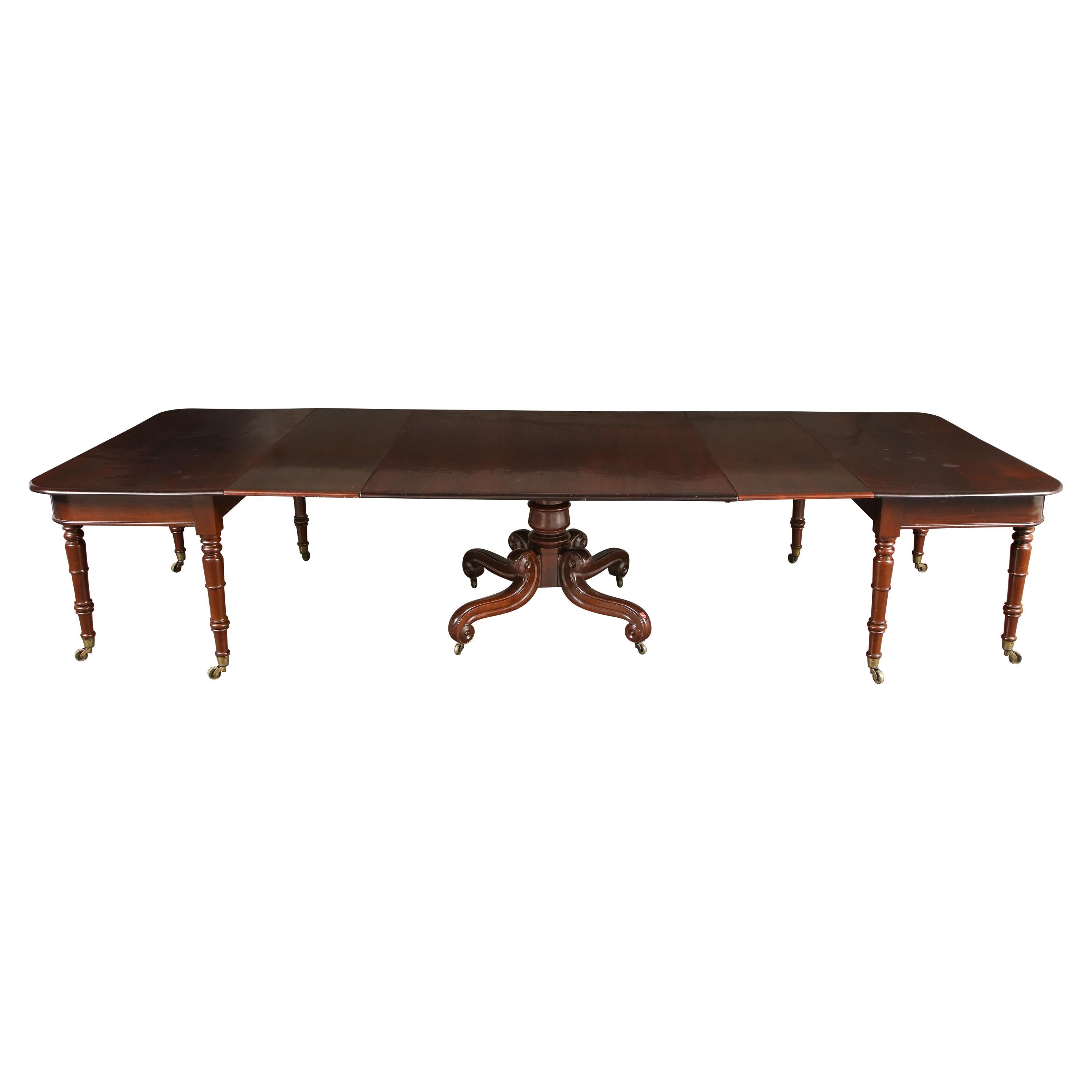 19th Century English Mahogany Extending Dining Table