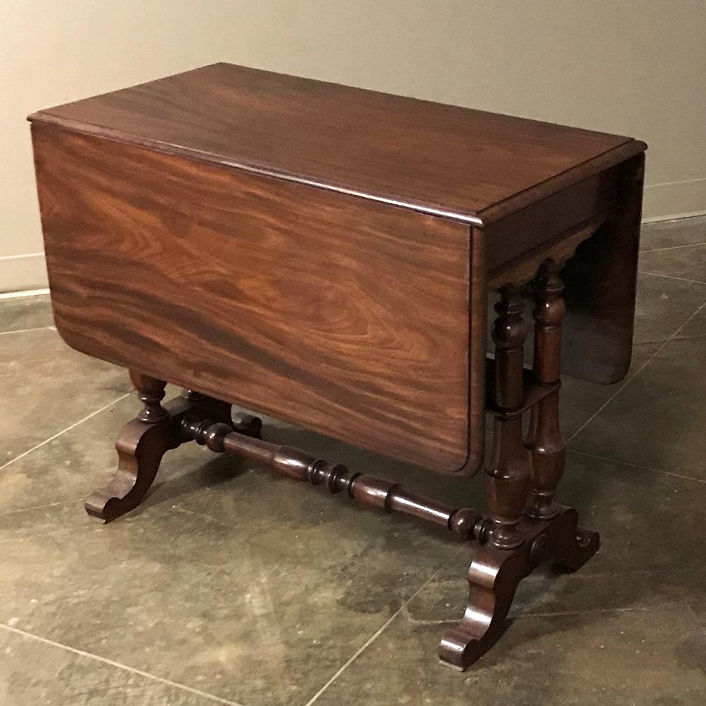 Edwardian 19th Century English Mahogany Gateleg Drop Leaf Table, ca. 1880 For Sale