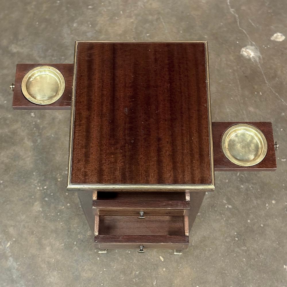 Table d'appoint pour gentilhomme en acajou anglais du 19e siècle en vente 4