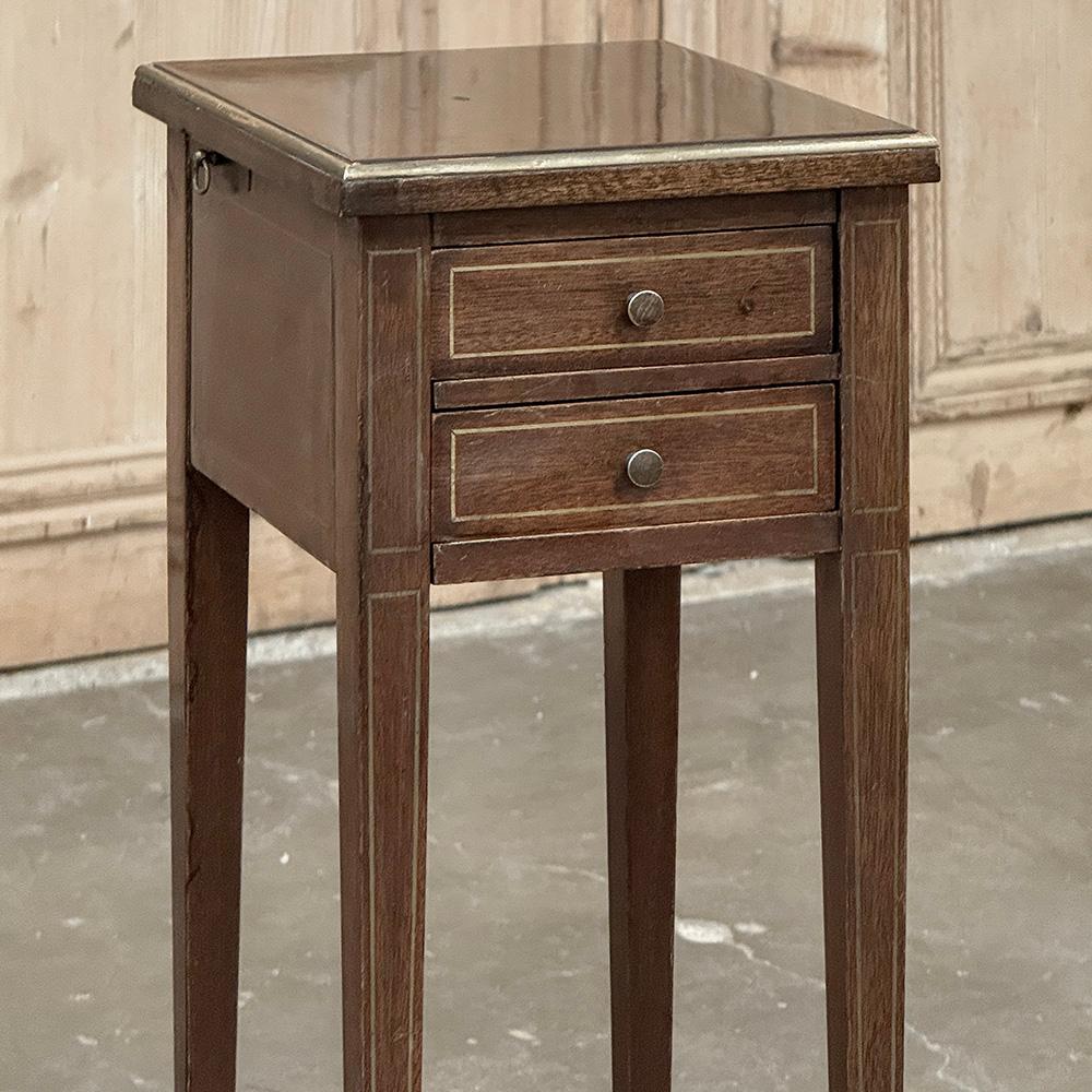 Fait main Table d'appoint pour gentilhomme en acajou anglais du 19e siècle en vente