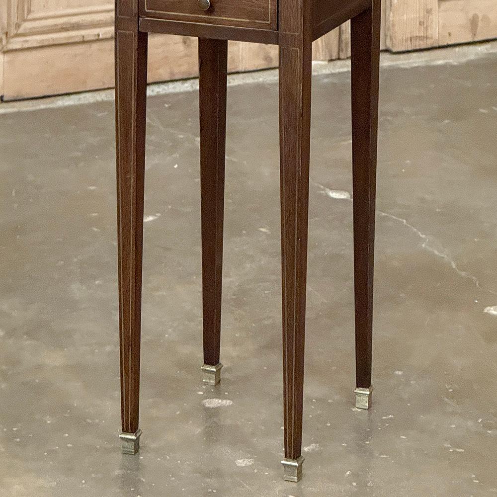 Laiton Table d'appoint pour gentilhomme en acajou anglais du 19e siècle en vente