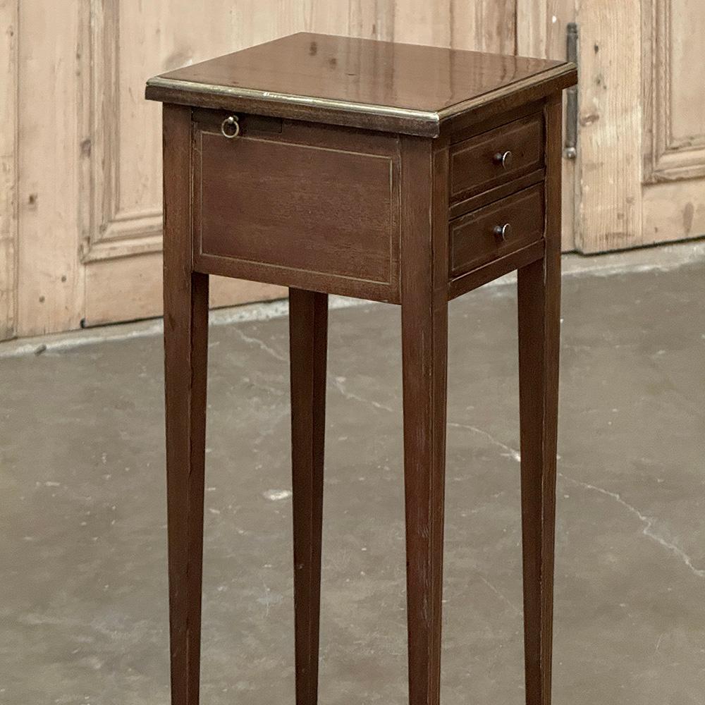 Table d'appoint pour gentilhomme en acajou anglais du 19e siècle en vente 1