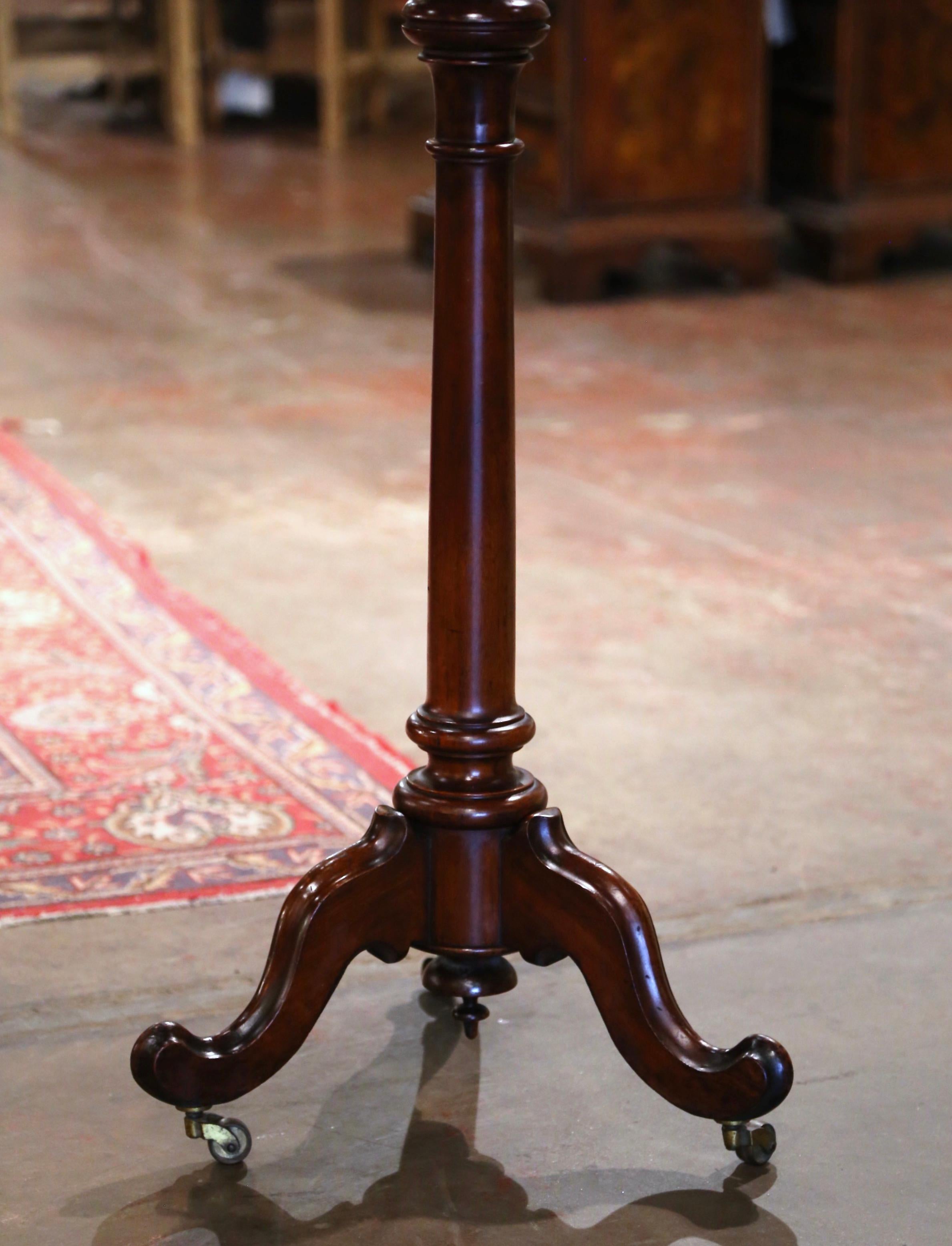19th-Century English Mahogany Music Stand on Wheels with Pierced Lyre Motif In Excellent Condition In Dallas, TX