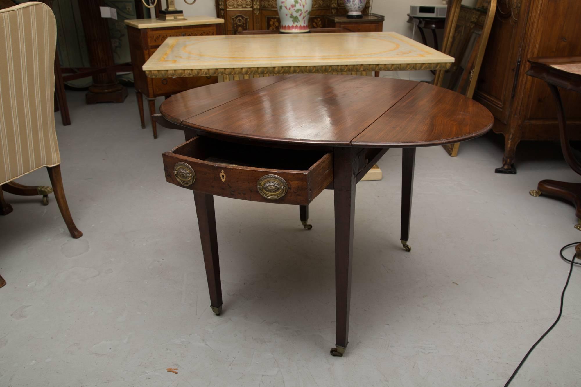 19th Century English Mahogany Oval Pembroke Table In Good Condition In WEST PALM BEACH, FL