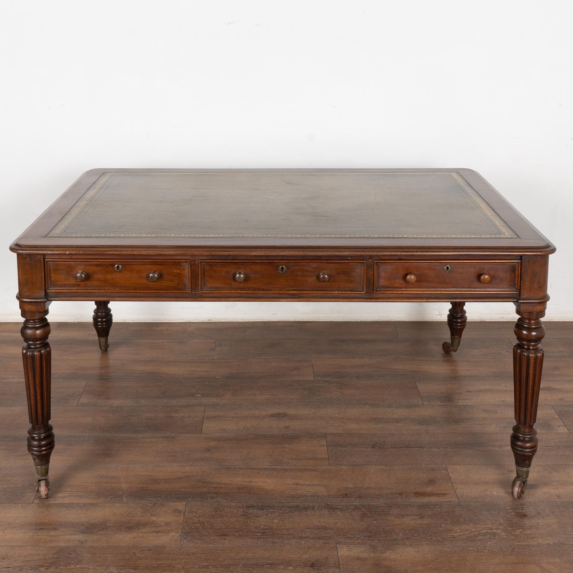 19th Century English Mahogany Partners Desk In Good Condition In Round Top, TX