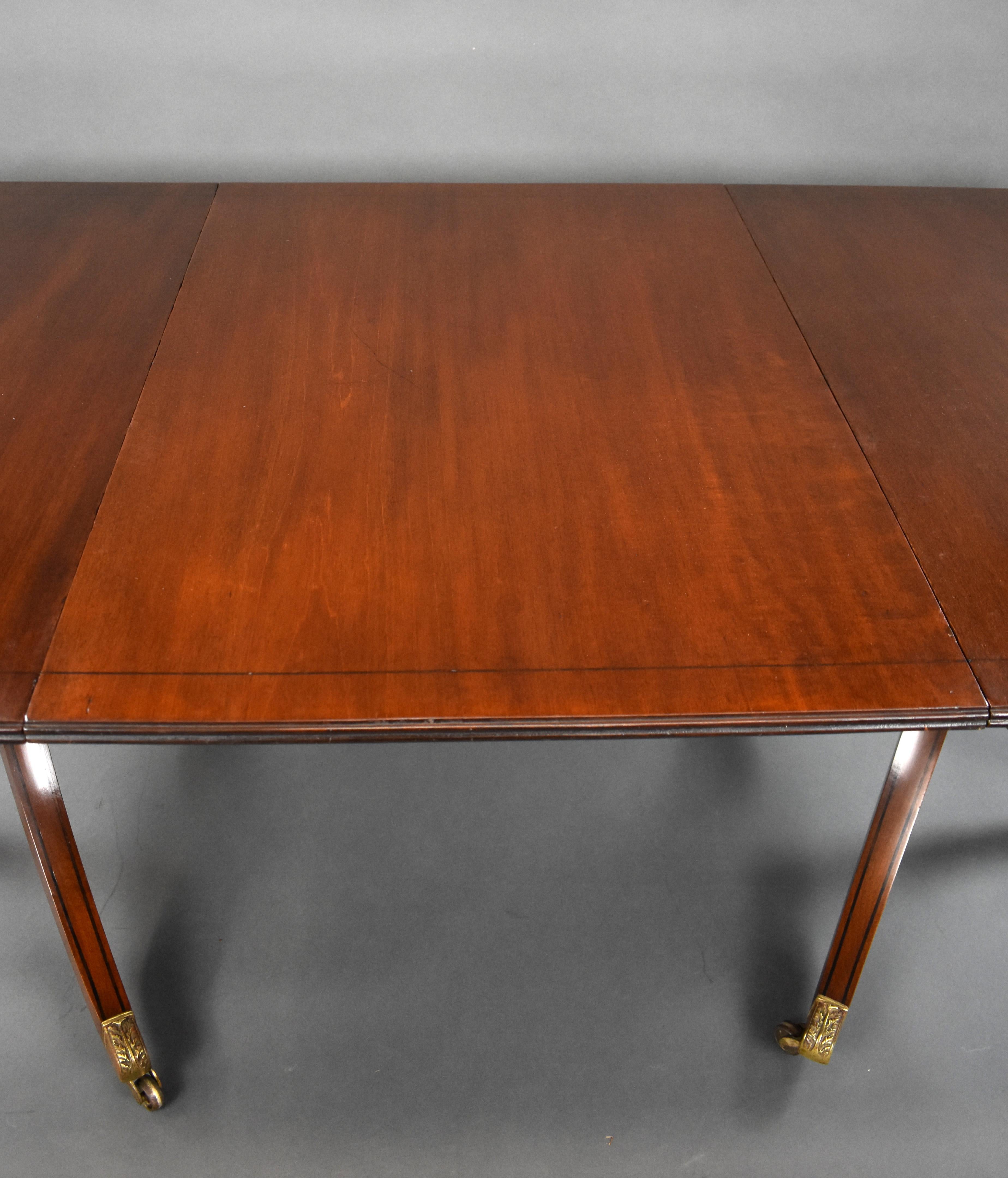 19th Century English Mahogany Pedestal Dining Table For Sale 2