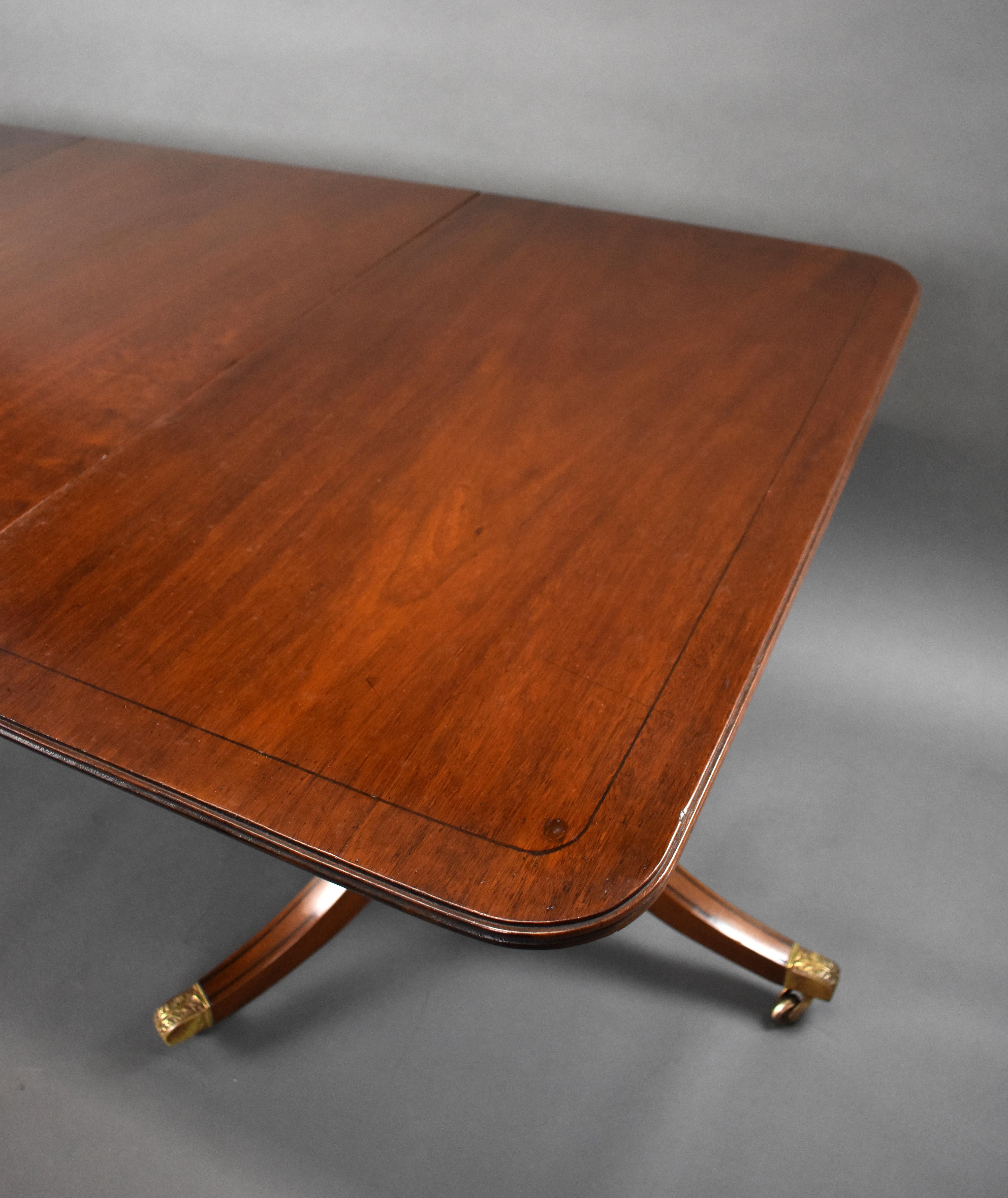 19th Century English Mahogany Pedestal Dining Table For Sale 3
