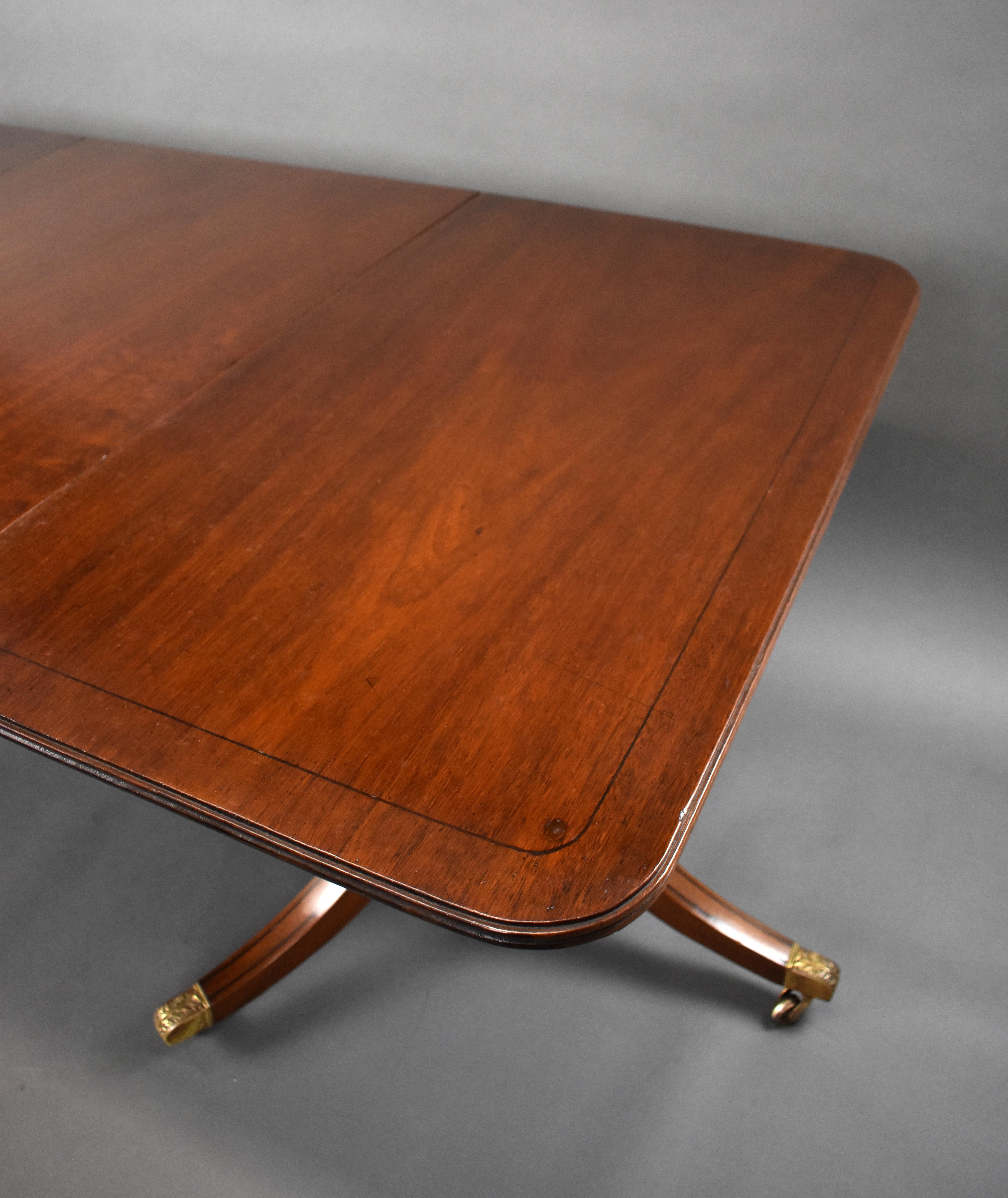 Acajou Table de salle à manger anglaise du 19ème siècle à piédestal en acajou en vente