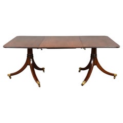 Mesa de comedor inglesa de caoba con pedestal del siglo XIX