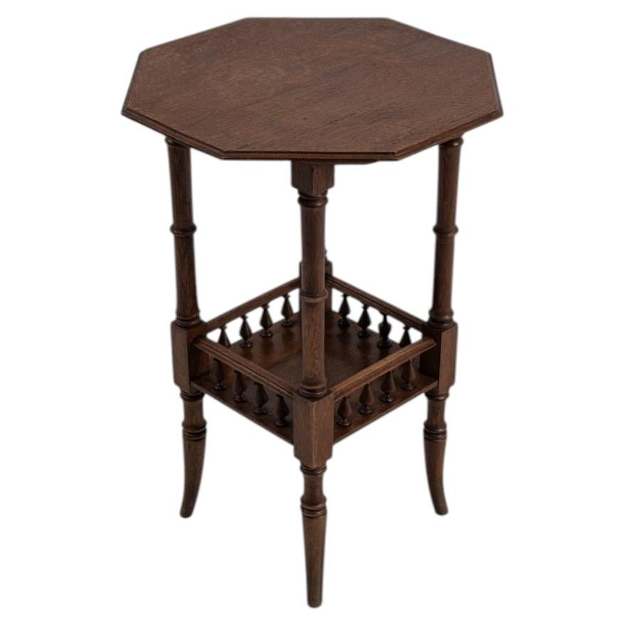 19th Century English Mahogany Pedestal Side Table, Classic Design For Sale